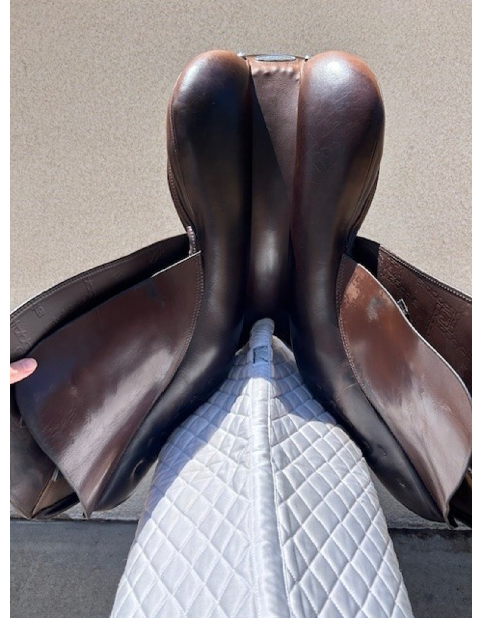 Stubben Zaria EX Deluxe 2013 18" Seat, 27 (Narrow-Medium Narrow) tree