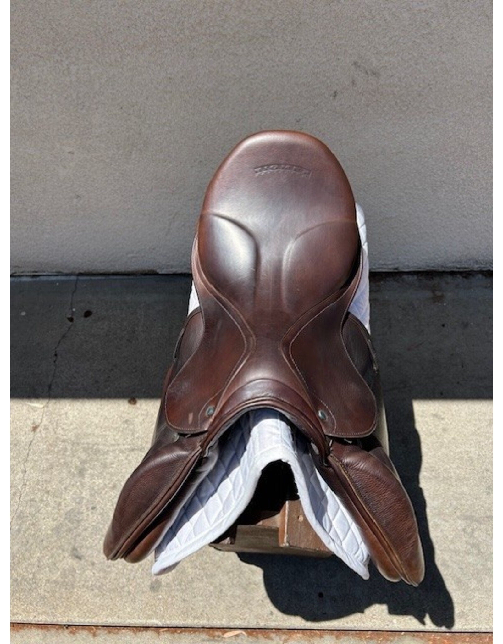 Stubben Zaria EX Deluxe 2013 18" Seat, 27 (Narrow-Medium Narrow) tree