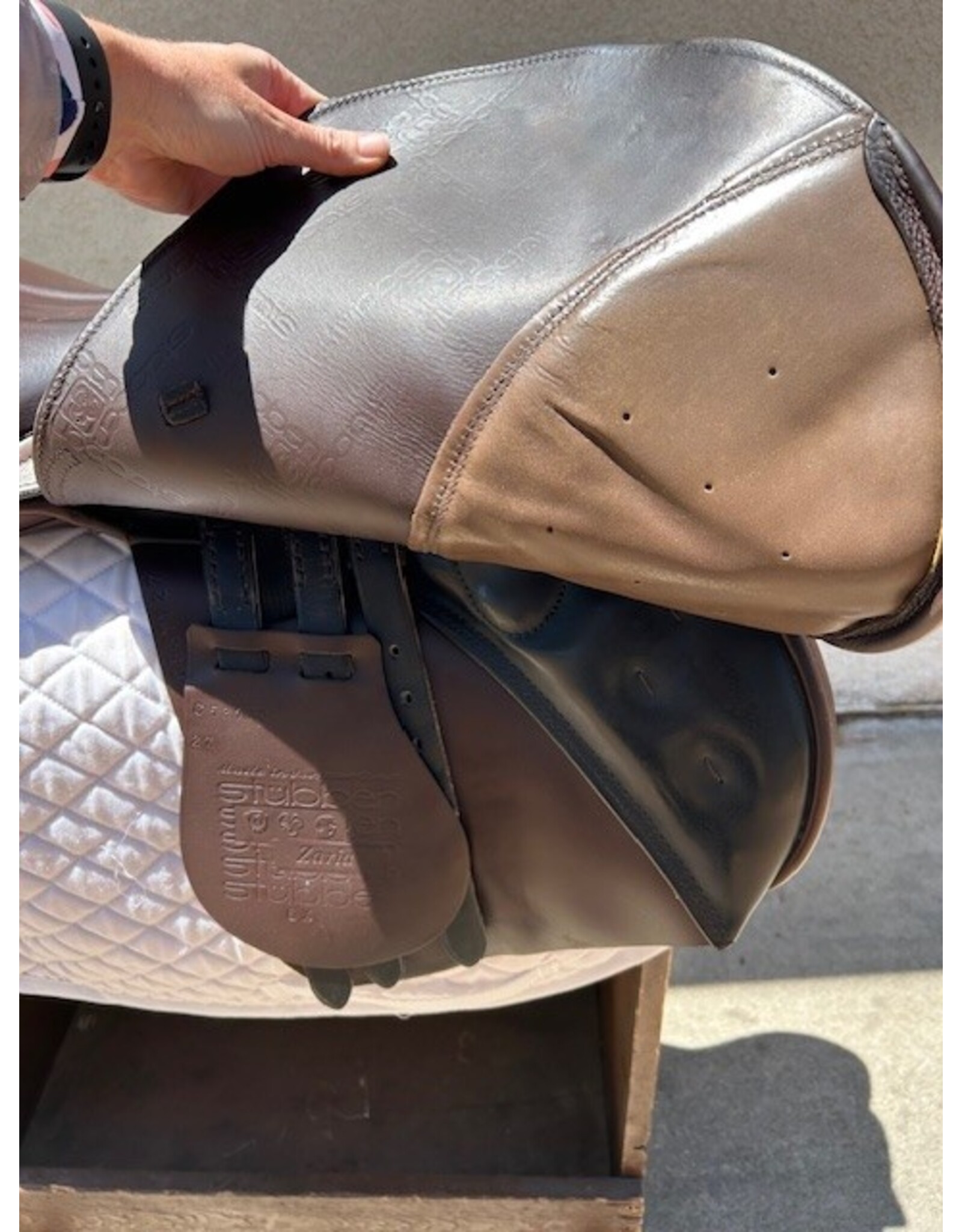 Stubben Zaria EX Deluxe 2013 18" Seat, 27 (Narrow-Medium Narrow) tree