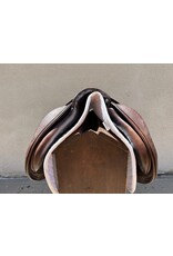 Stubben Zaria EX Deluxe 2013 18" Seat, 27 (Narrow-Medium Narrow) tree