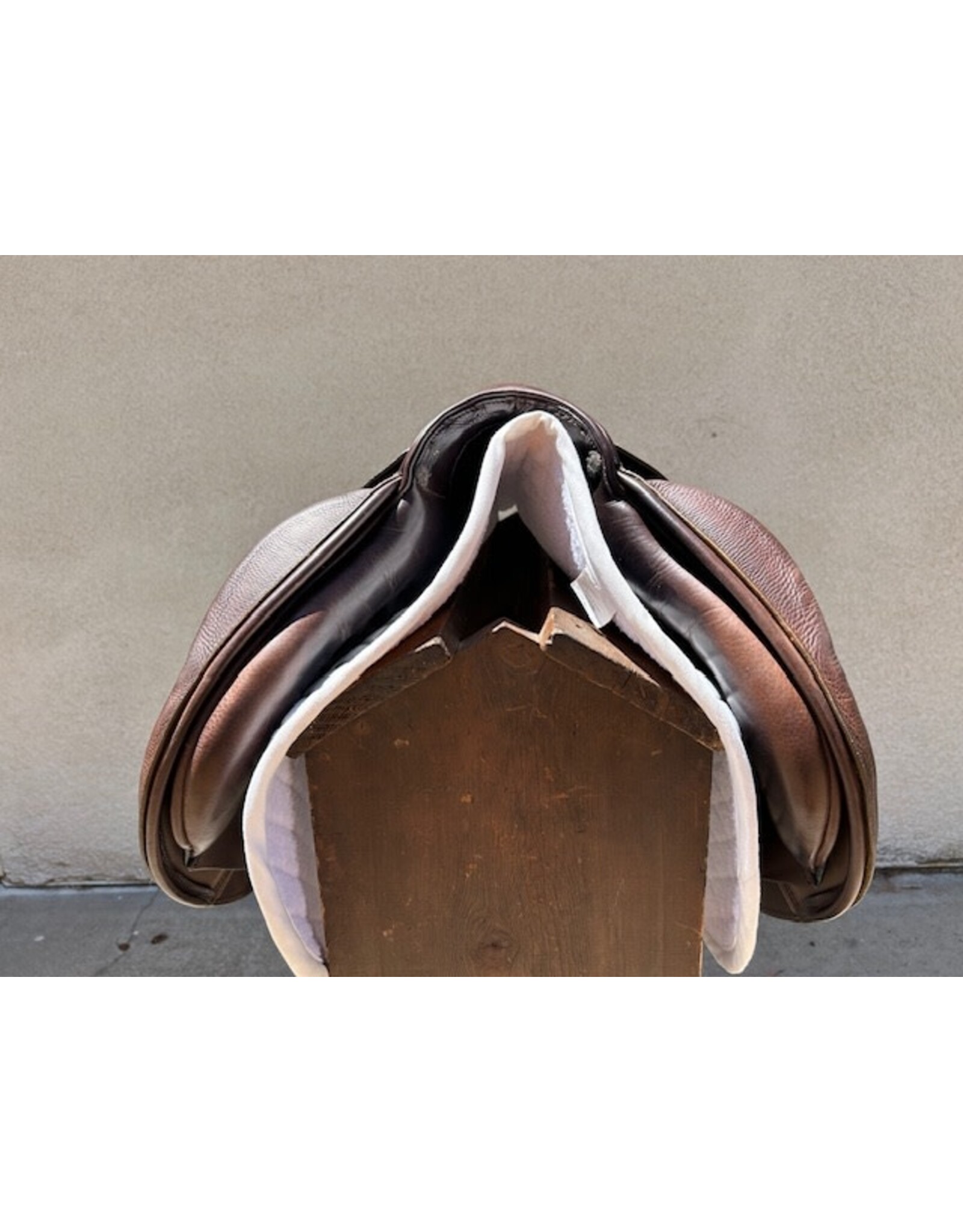 Stubben Zaria EX Deluxe 2013 18" Seat, 27 (Narrow-Medium Narrow) tree