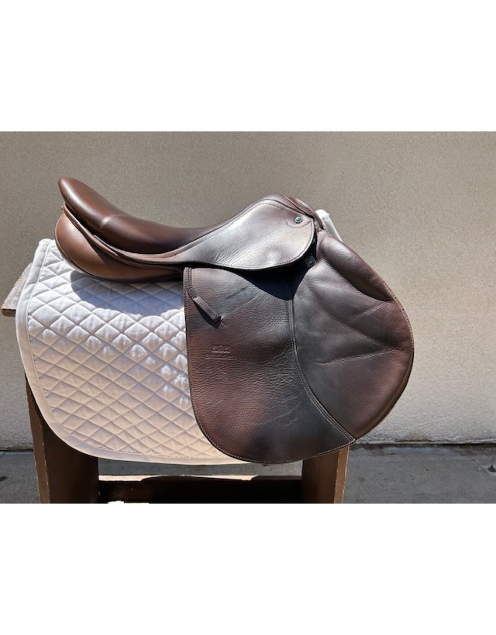 Stubben Zaria EX Deluxe 2013 18" Seat, 27 (Narrow-Medium Narrow) tree