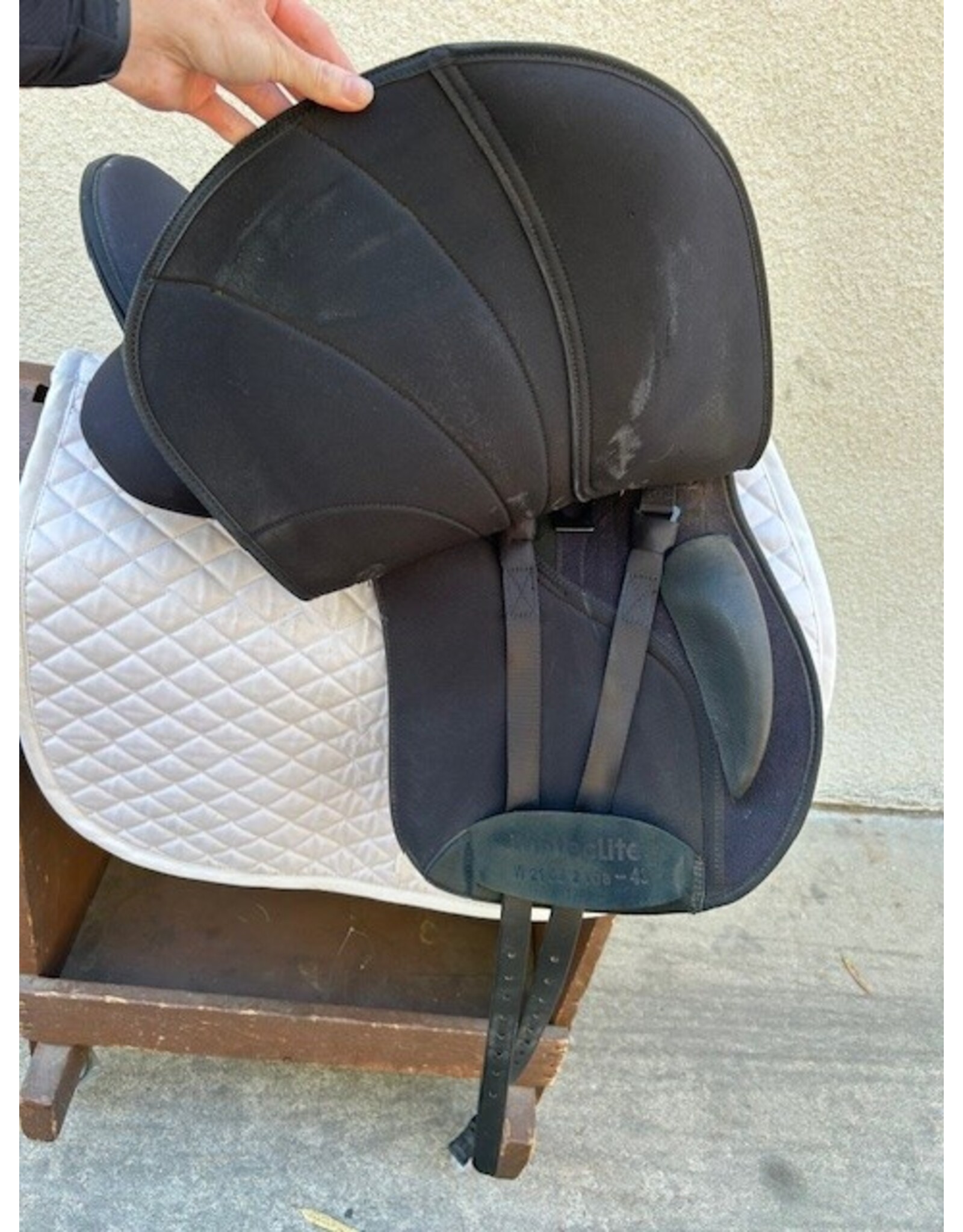 Wintec Lite 17" Seat Black Gullet Plate (Medium)
