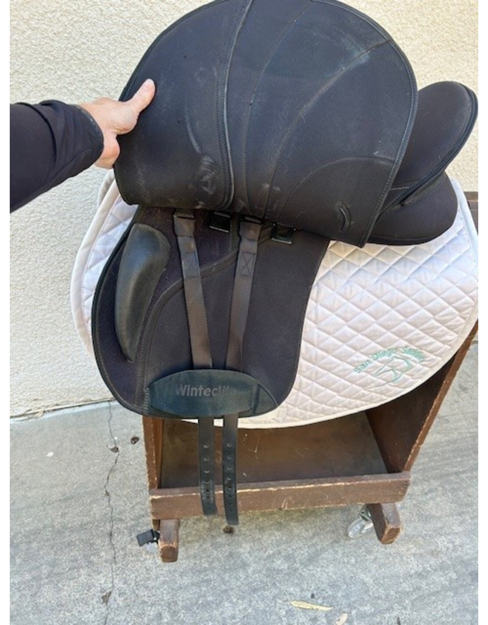 Wintec Lite 17" Seat Black Gullet Plate (Medium)
