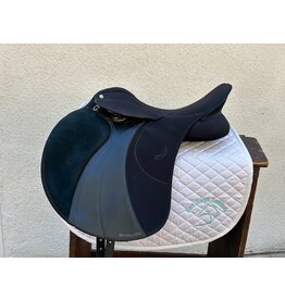 Wintec Lite 17" Seat Black Gullet Plate (Medium)
