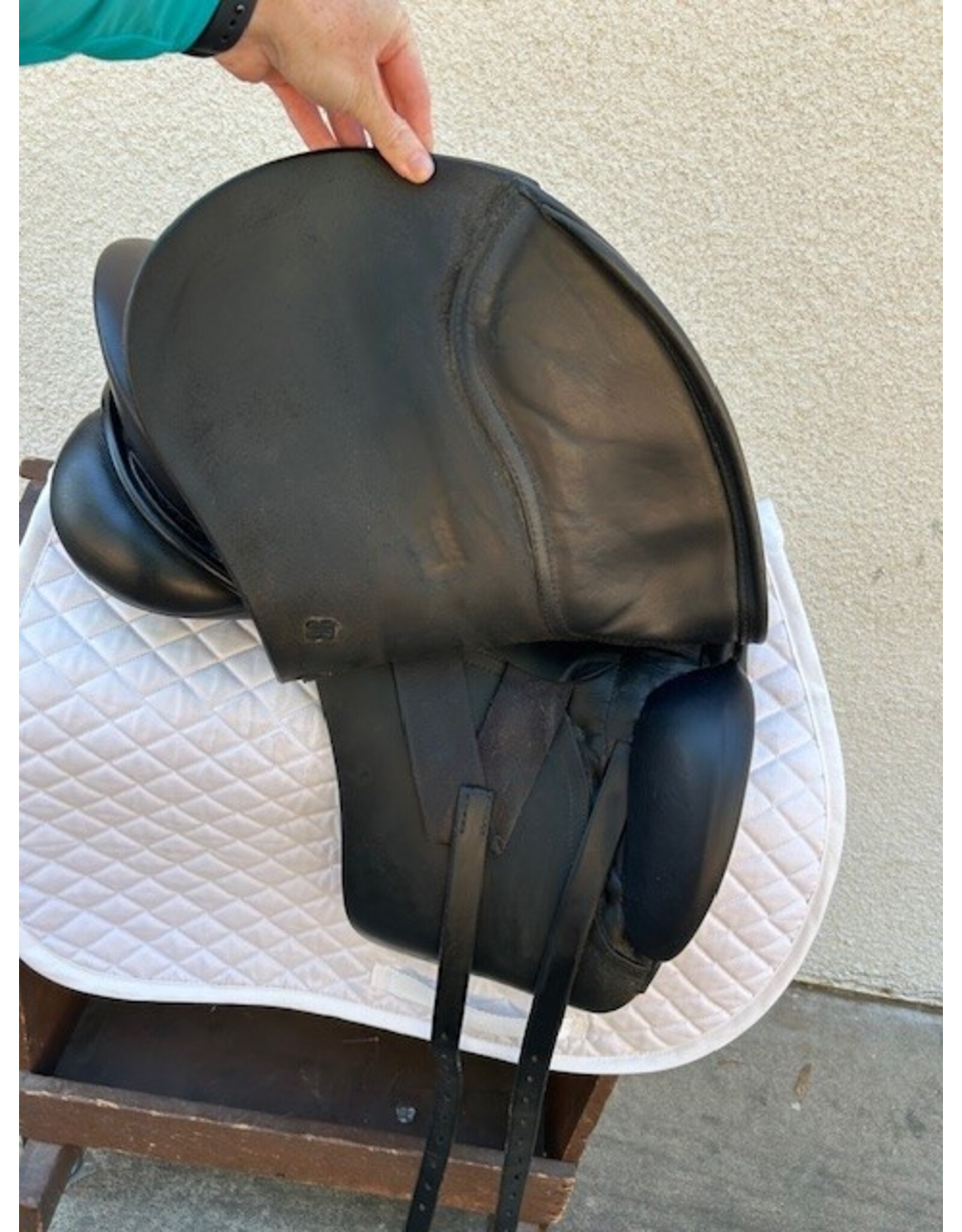 Superior Dressage Saddle 18" Seat, 5.5" Gullet