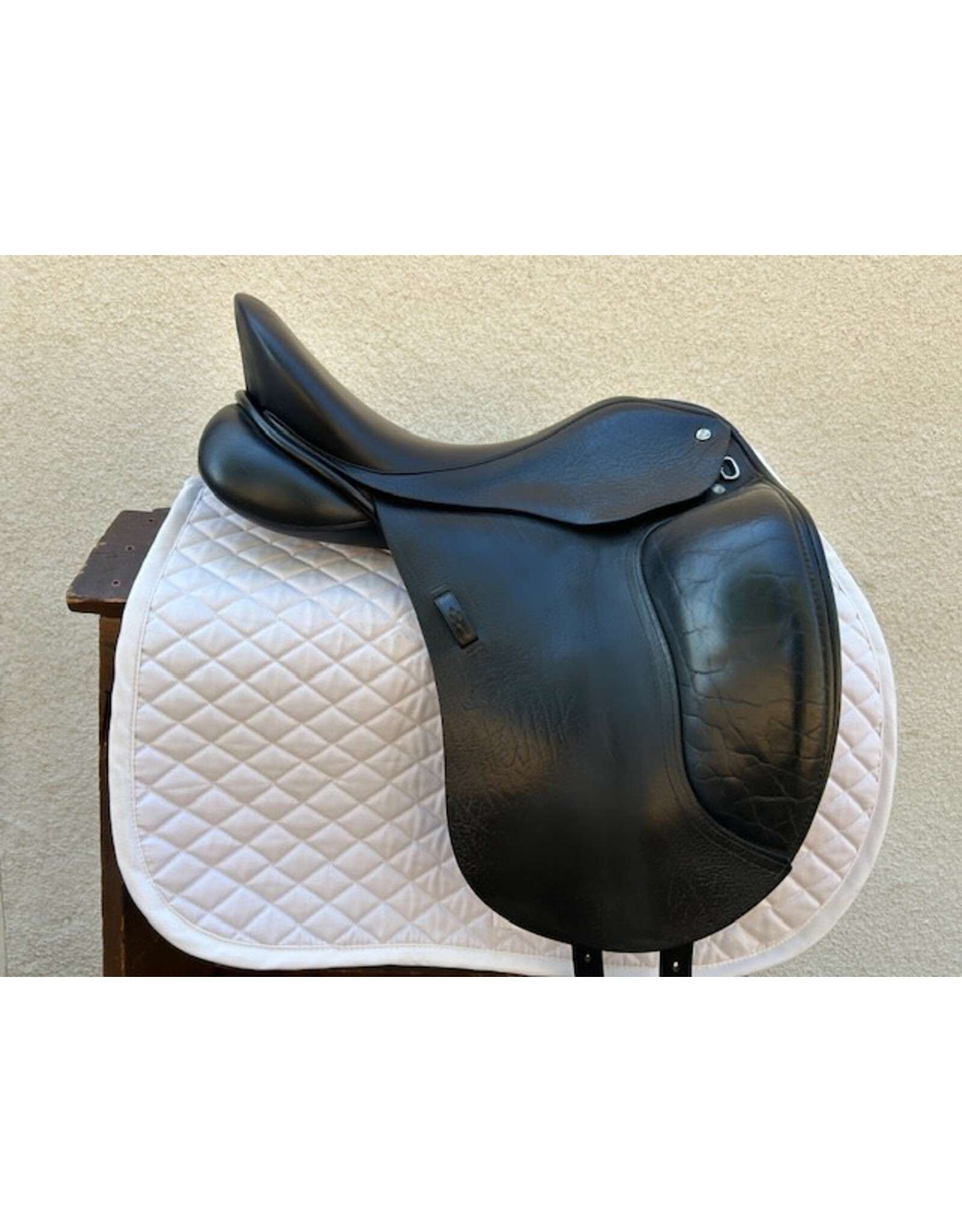 Superior Dressage Saddle 18" Seat, 5.5" Gullet