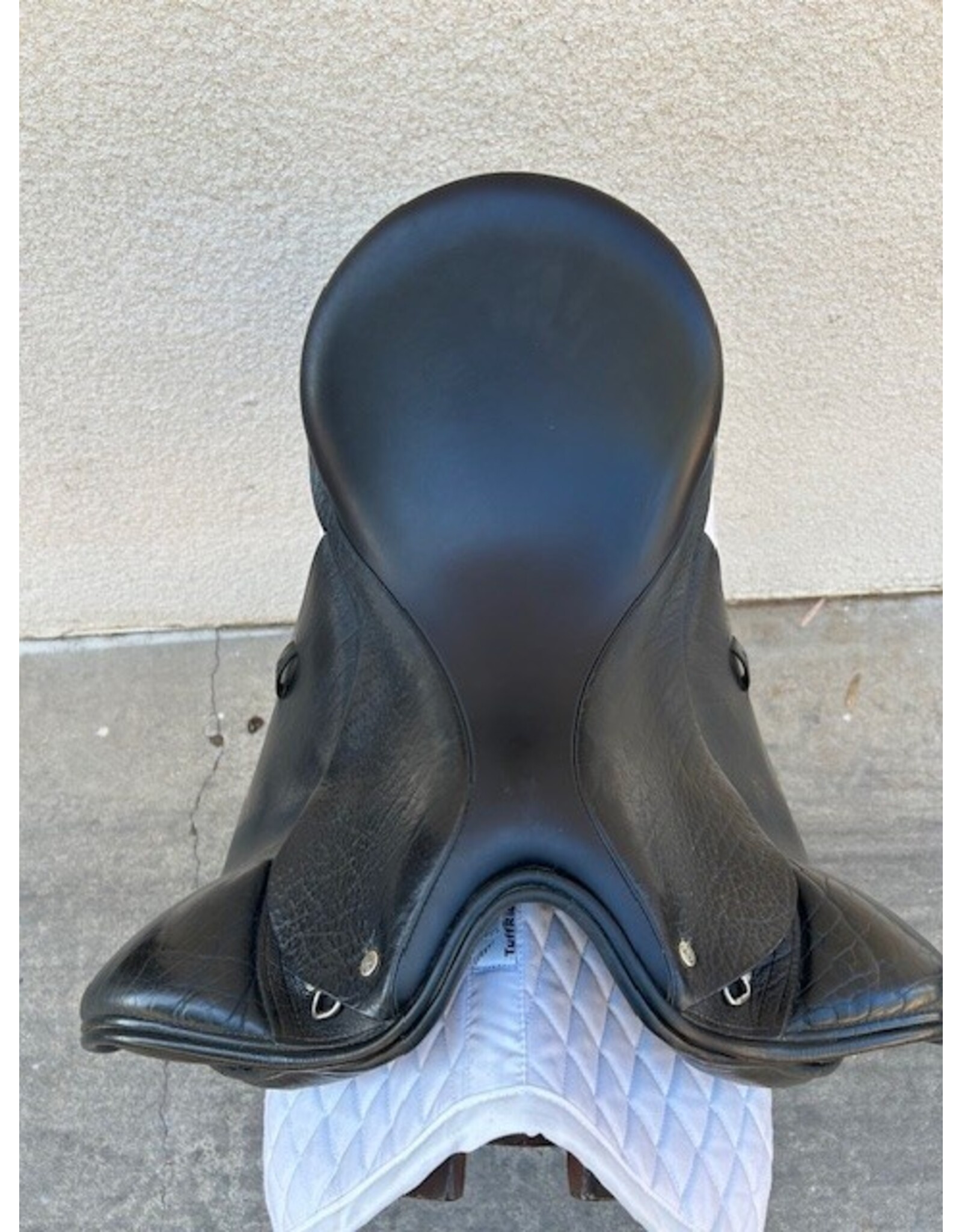 Superior Dressage Saddle 18" Seat, 5.5" Gullet
