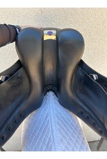 Bates "DR" Dressage Saddle 17" Seat, Medium Gullet Plate Installed Bates "DR" Dressage Saddle 17" Seat, Medium Gullet Plate Installed
