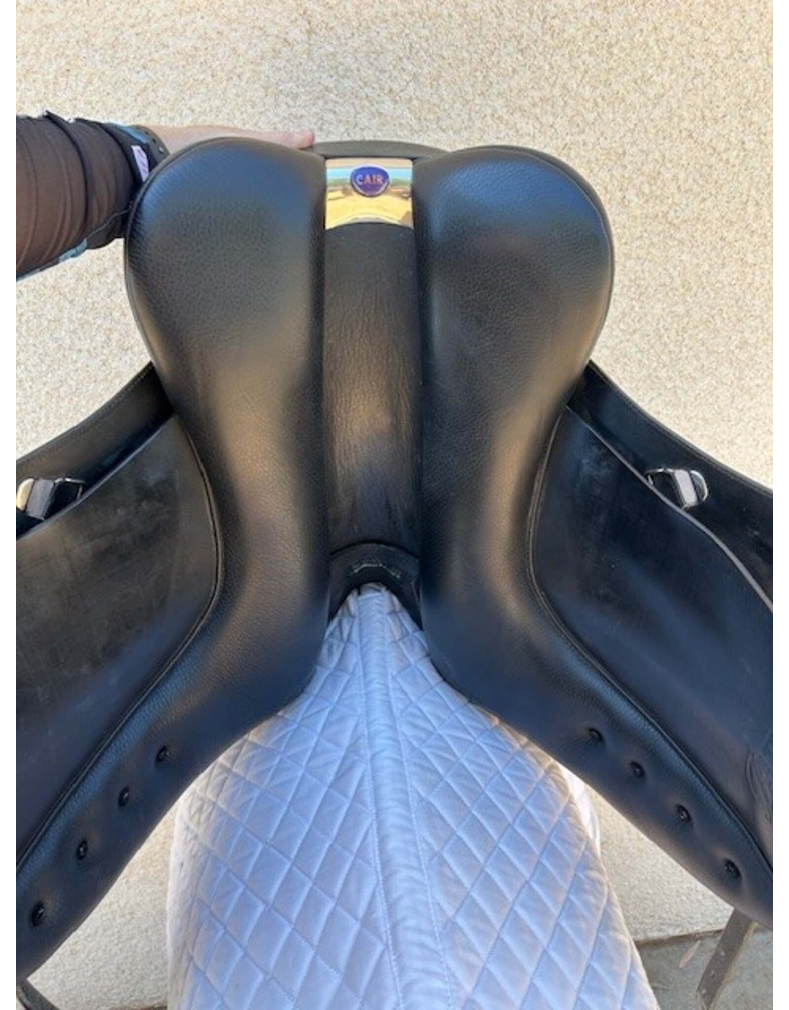 Bates "DR" Dressage Saddle 17" Seat, Medium Gullet Plate Installed