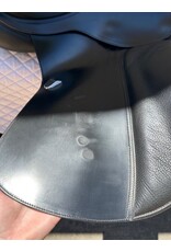 Bates "DR" Dressage Saddle 17" Seat, Medium Gullet Plate Installed Bates "DR" Dressage Saddle 17" Seat, Medium Gullet Plate Installed
