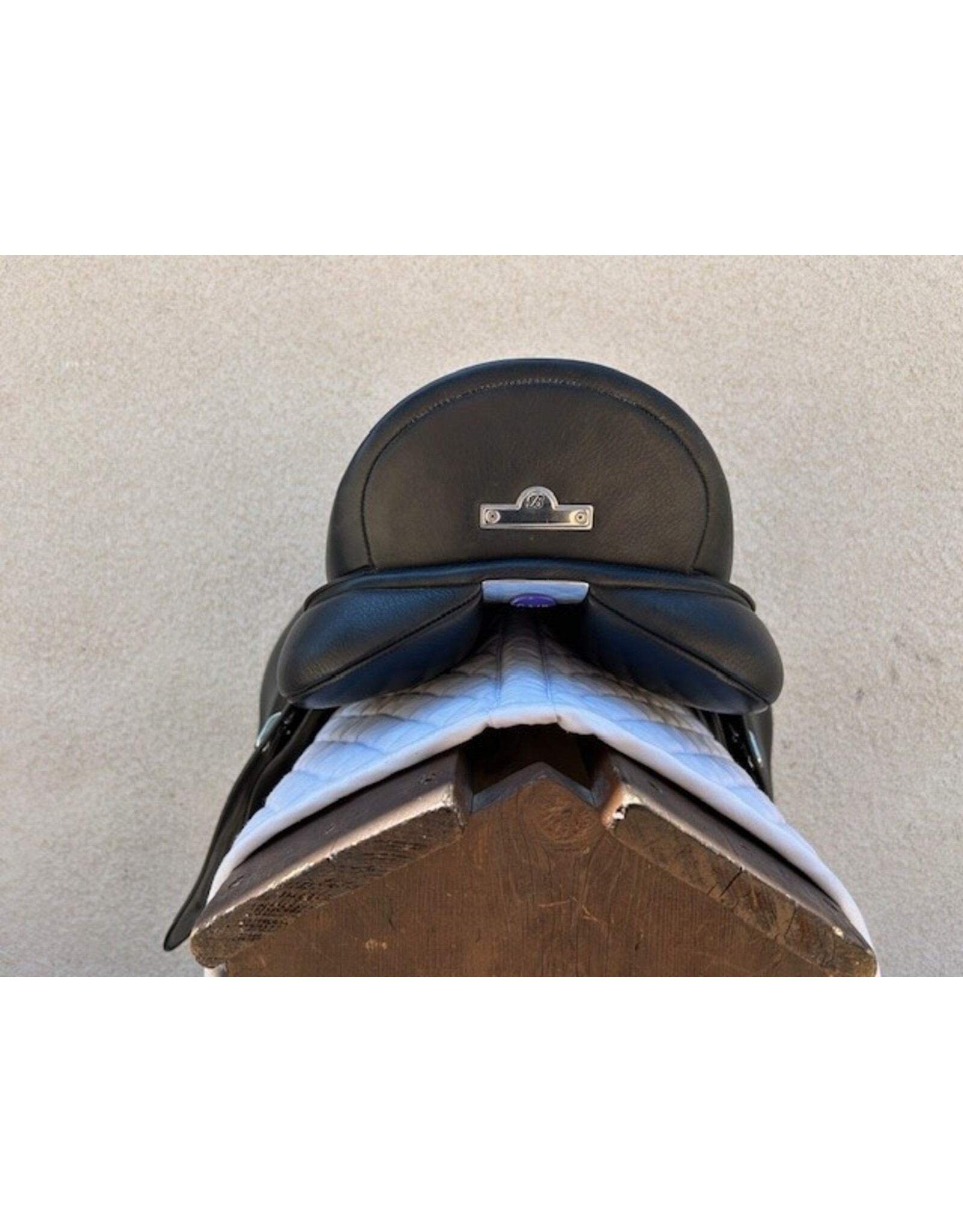 Bates "DR" Dressage Saddle 17" Seat, Medium Gullet Plate Installed