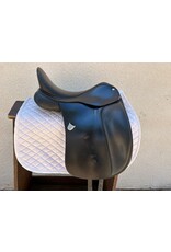 Bates "DR" Dressage Saddle 17" Seat, Medium Gullet Plate Installed Bates "DR" Dressage Saddle 17" Seat, Medium Gullet Plate Installed