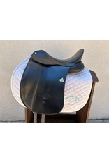 Bates "DR" Dressage Saddle 17" Seat, Medium Gullet Plate Installed Bates "DR" Dressage Saddle 17" Seat, Medium Gullet Plate Installed