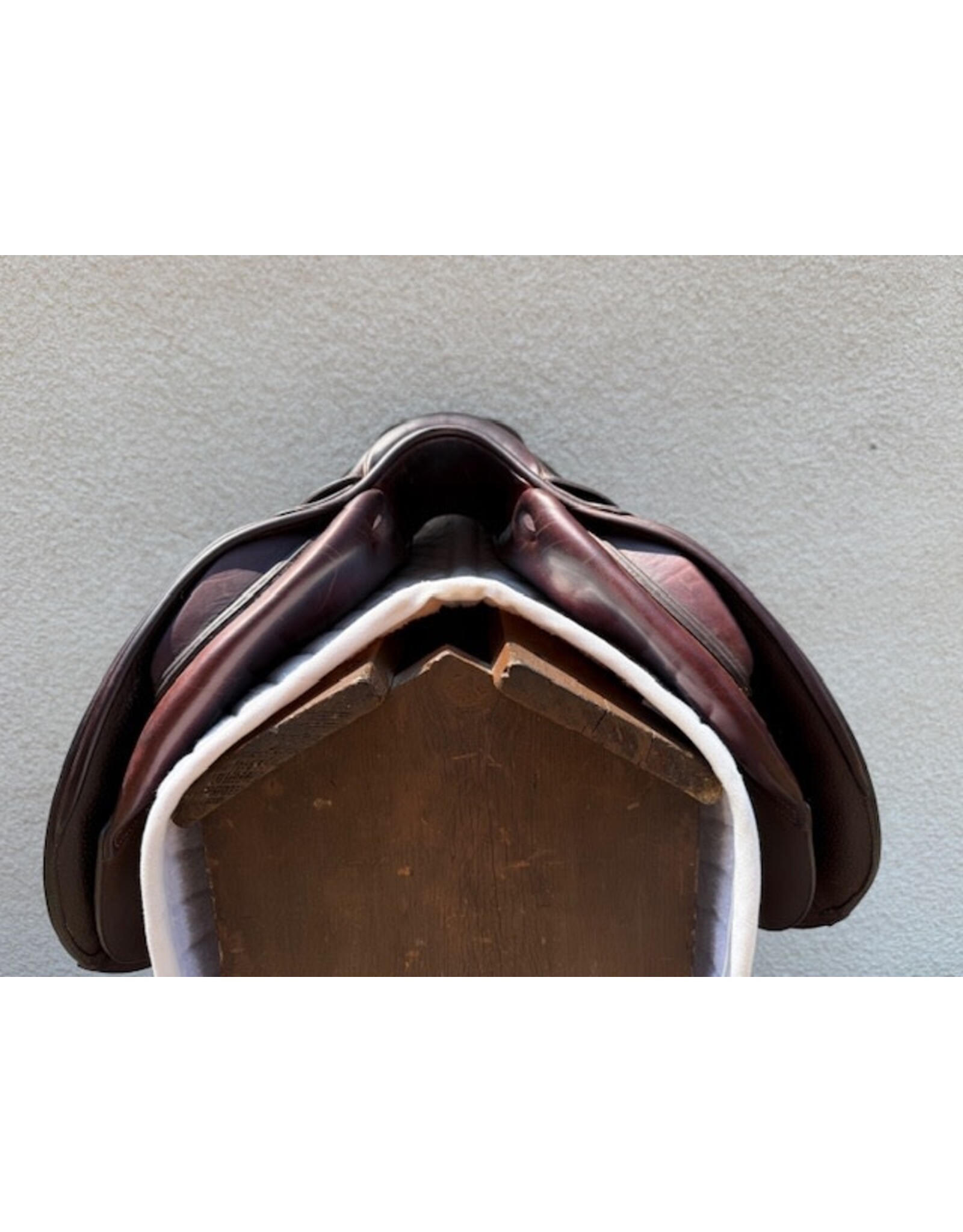 CWD SE02 Close Contact Saddle 17"