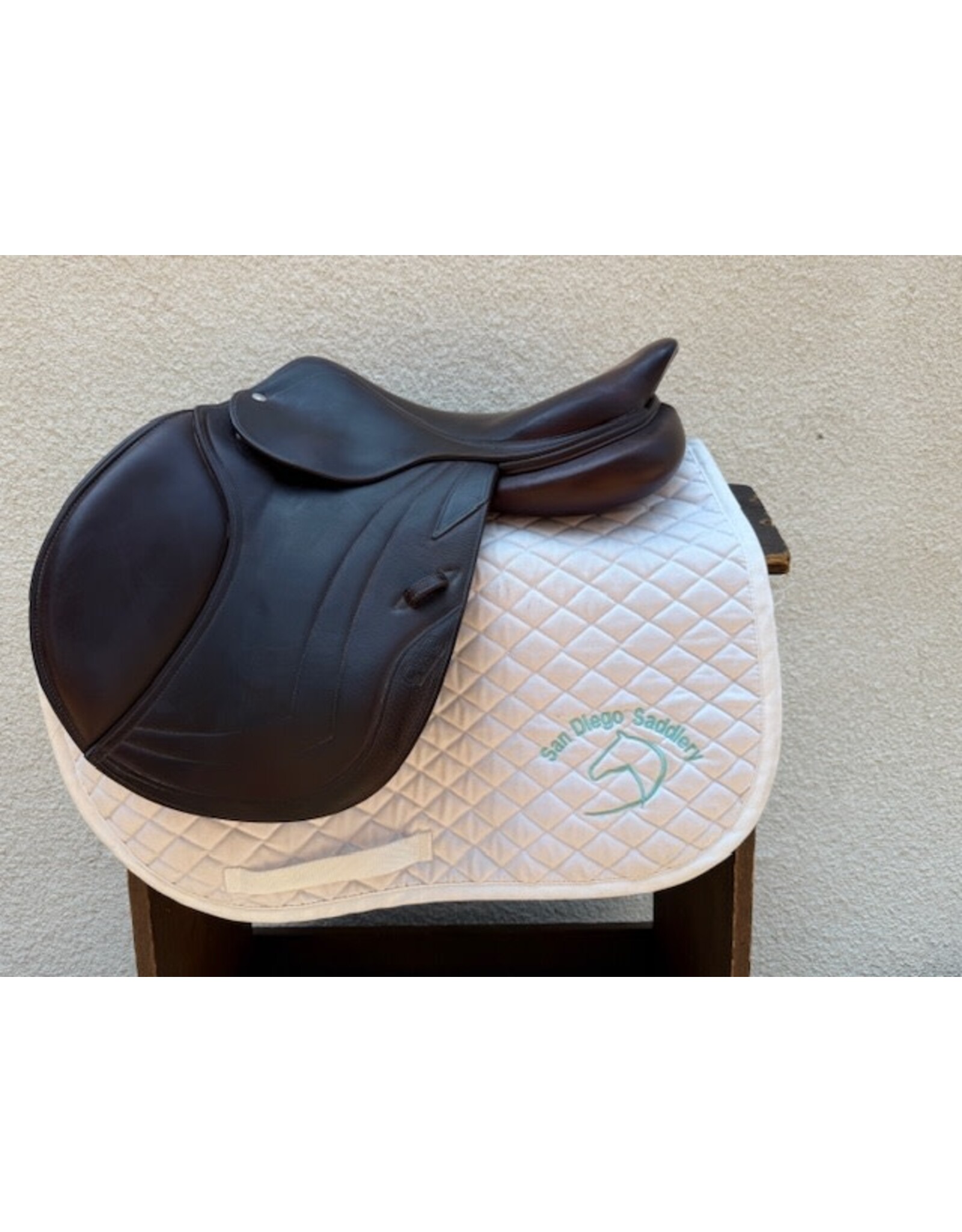 CWD SE02 Close Contact Saddle 17"