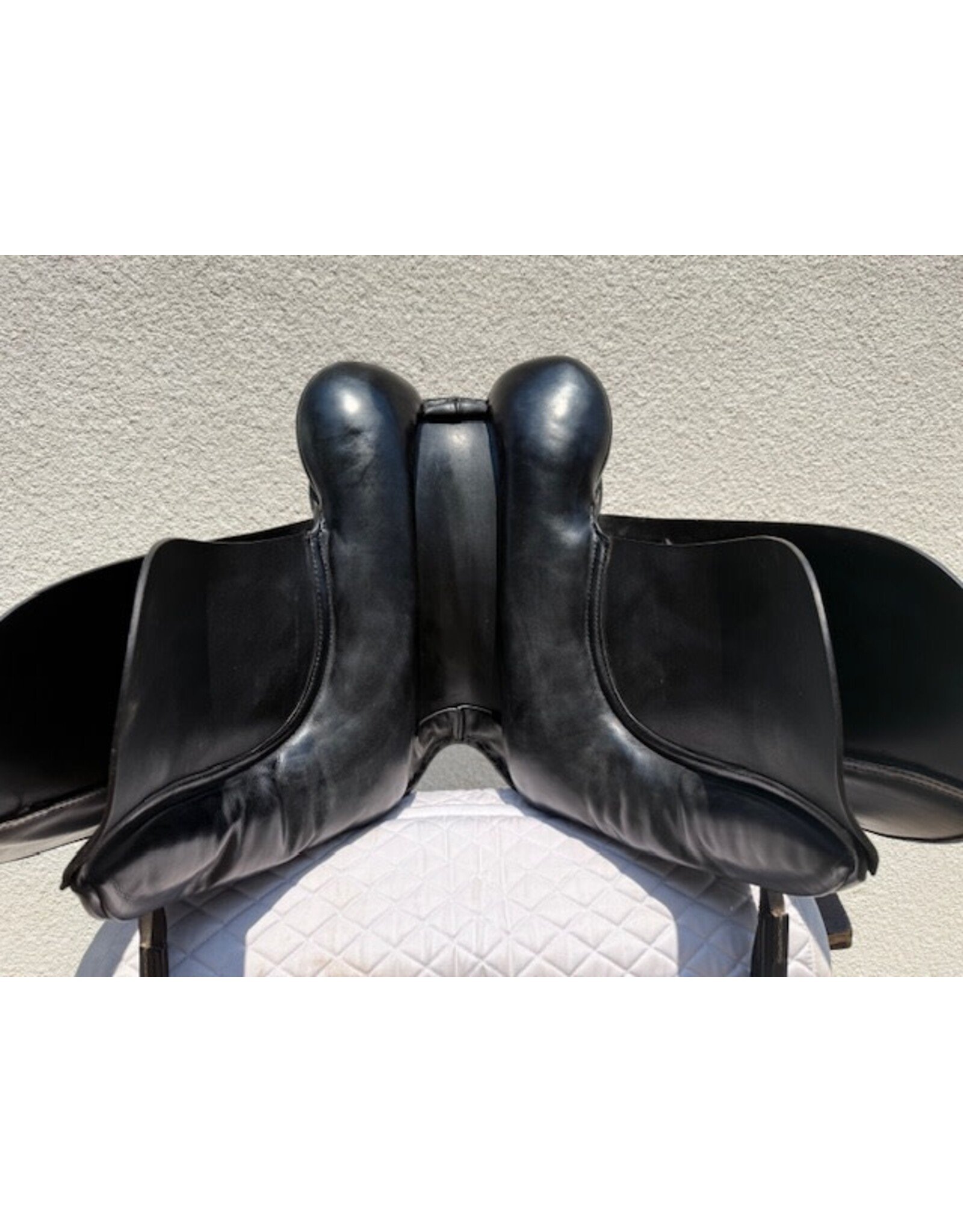 Hintermayer Anatomic Dressage Saddle 17" Medium