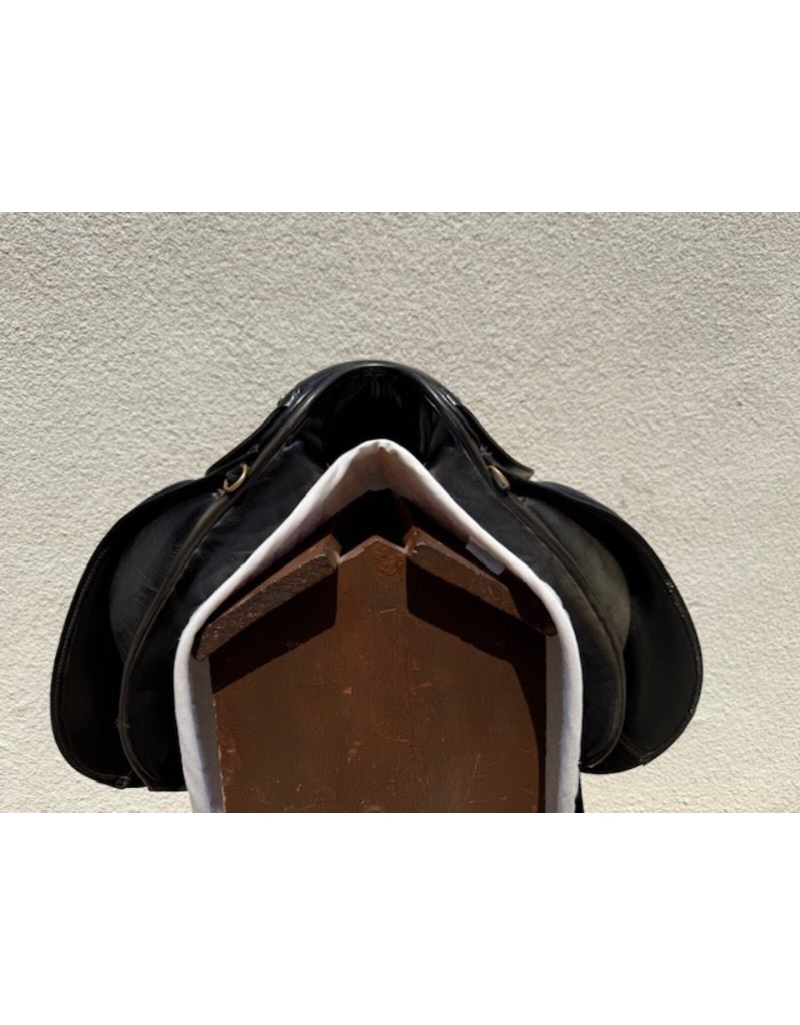 Hintermayer Anatomic Dressage Saddle 17" Medium