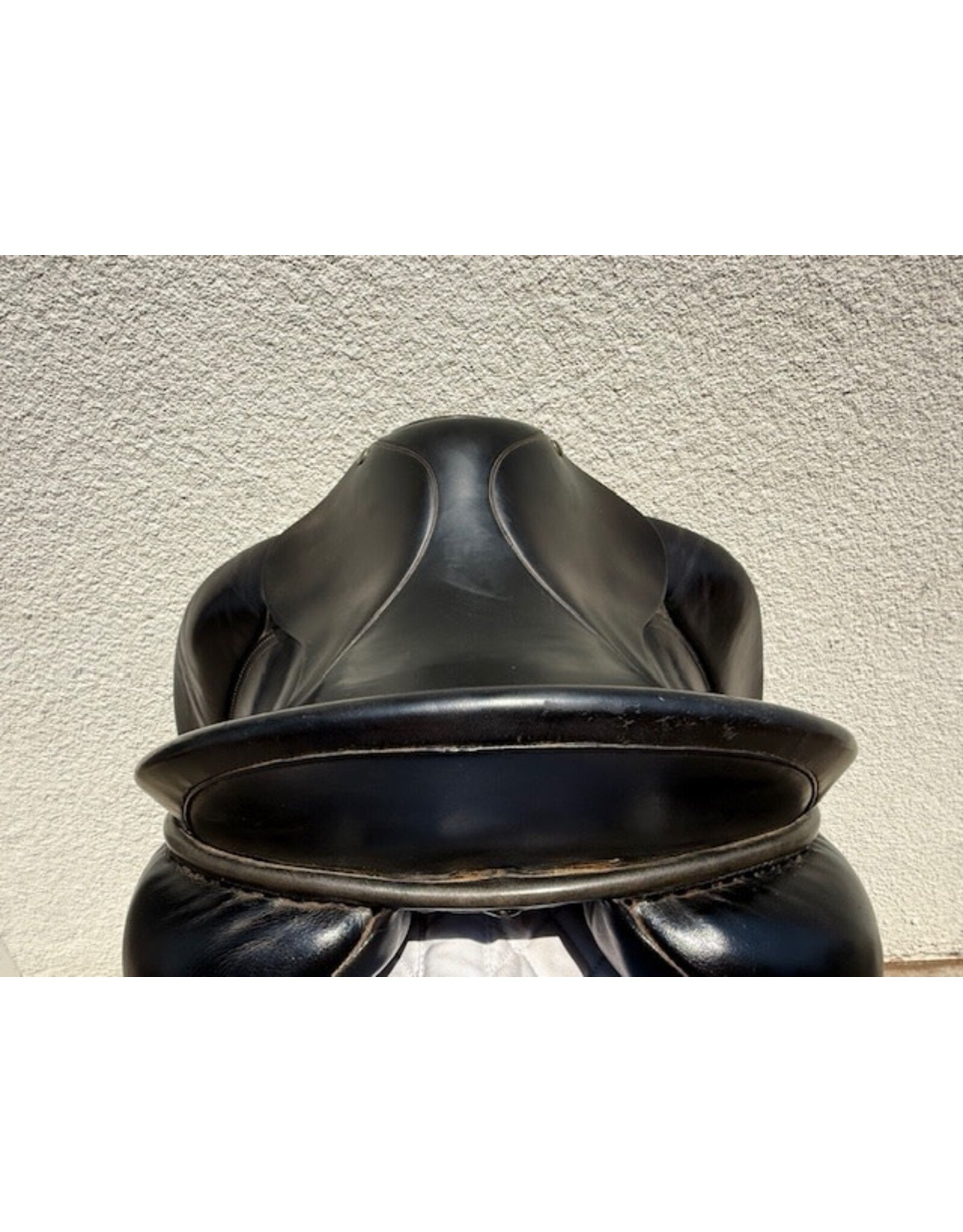 Hintermayer Anatomic Dressage Saddle 17" Medium