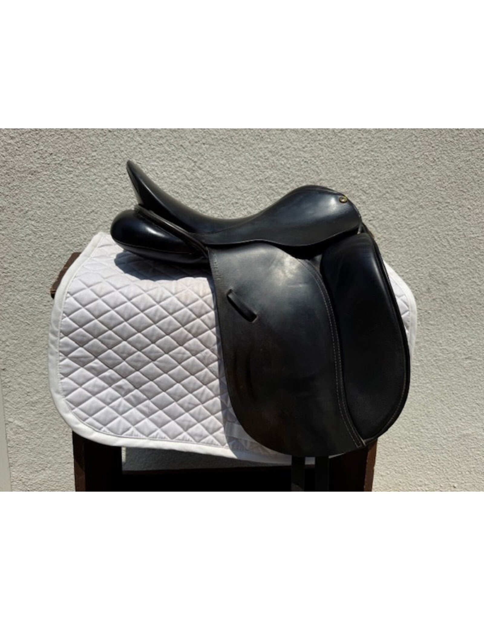 Hintermayer Anatomic Dressage Saddle 17" Medium