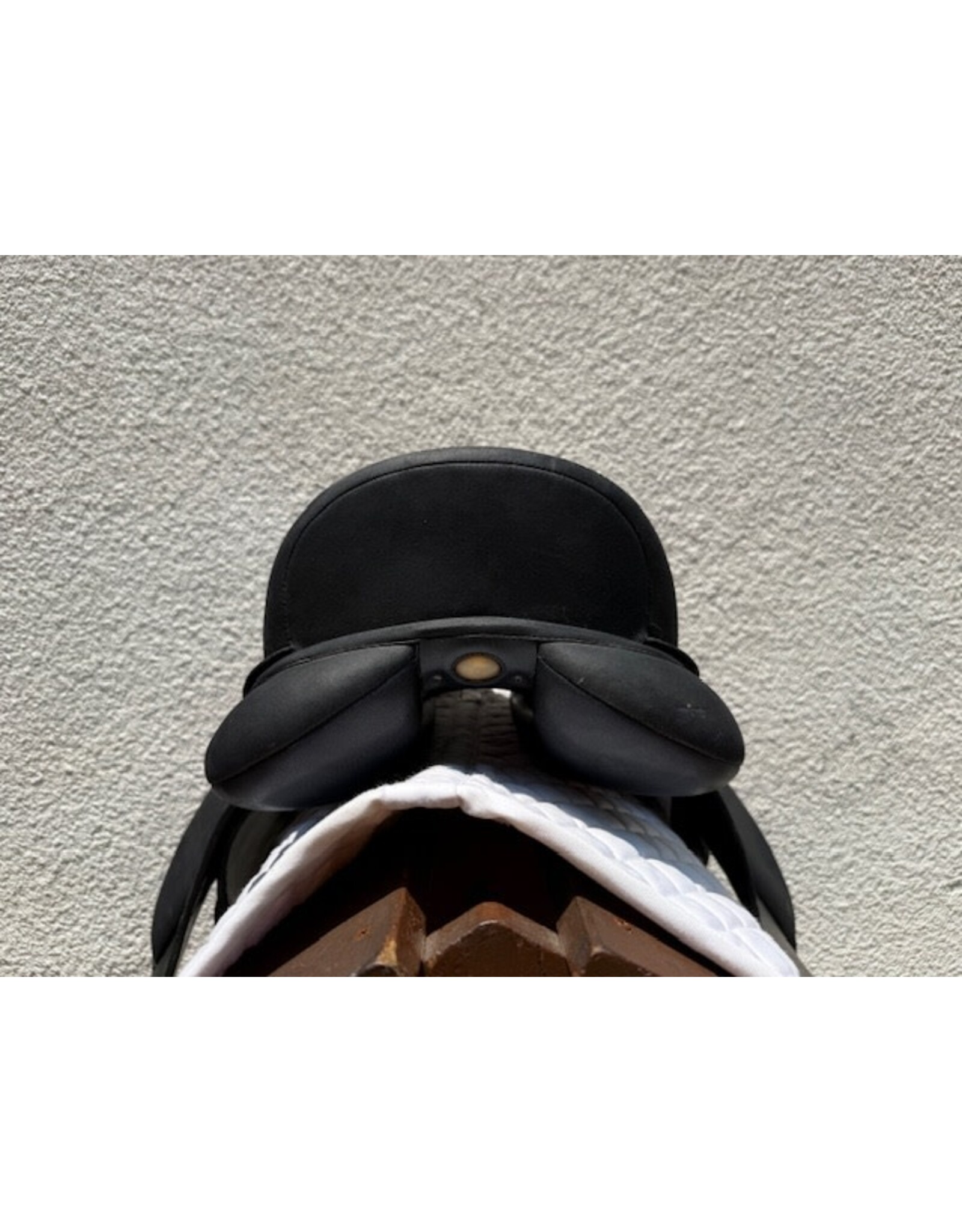 Wintec Isabelle Dressage Saddle XCH 17"