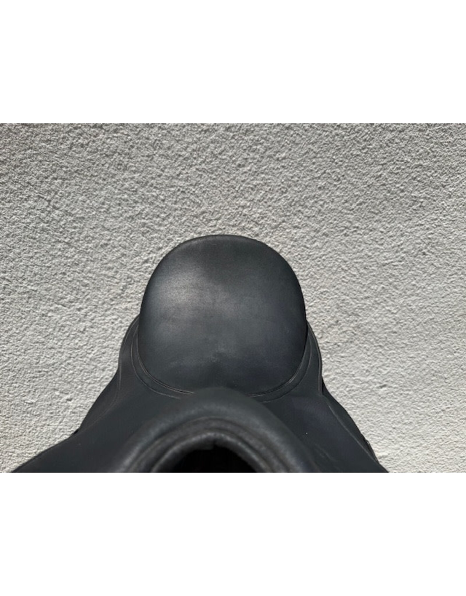 Wintec Isabelle Dressage Saddle XCH 17"