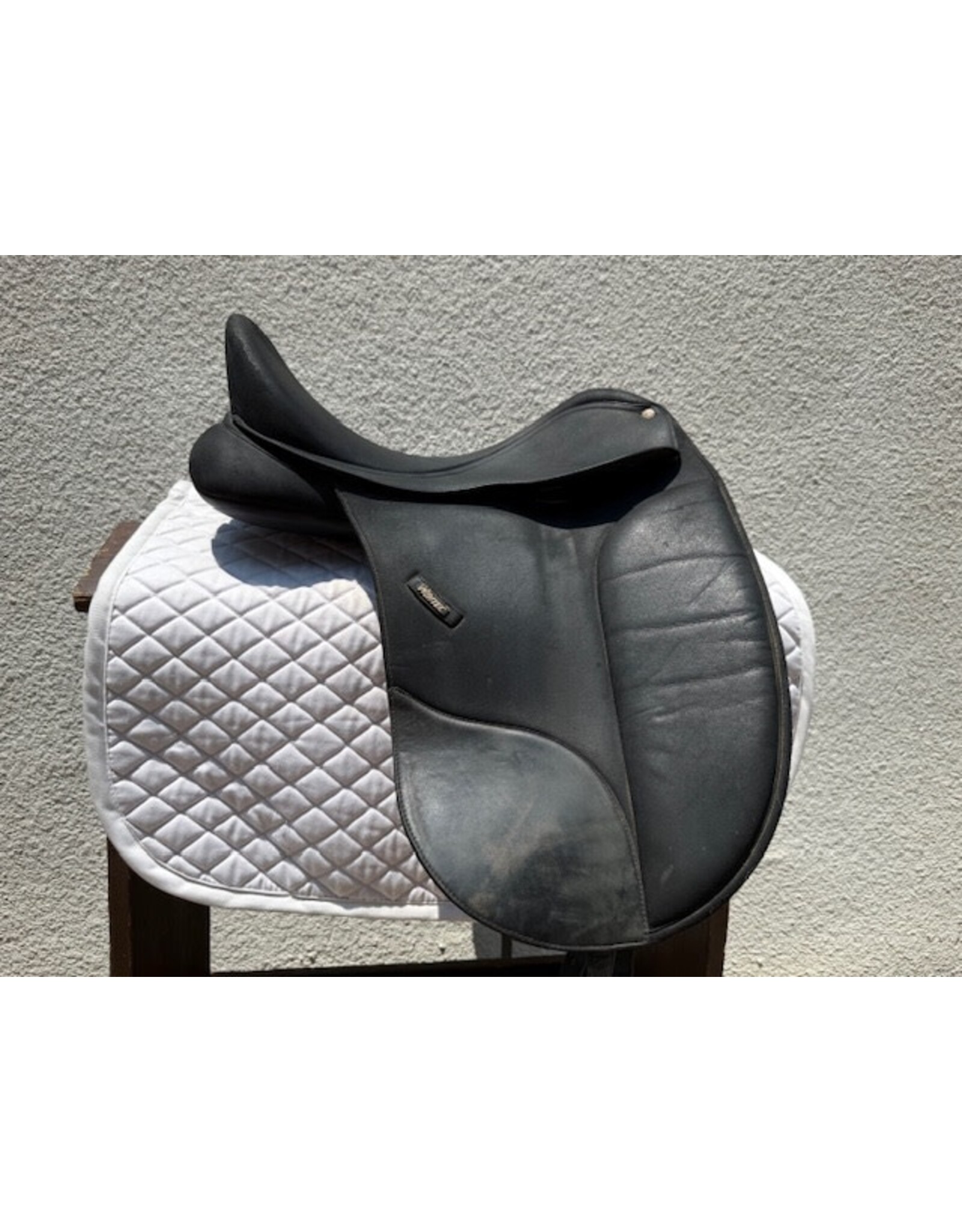 Wintec Isabelle Dressage Saddle XCH 17"
