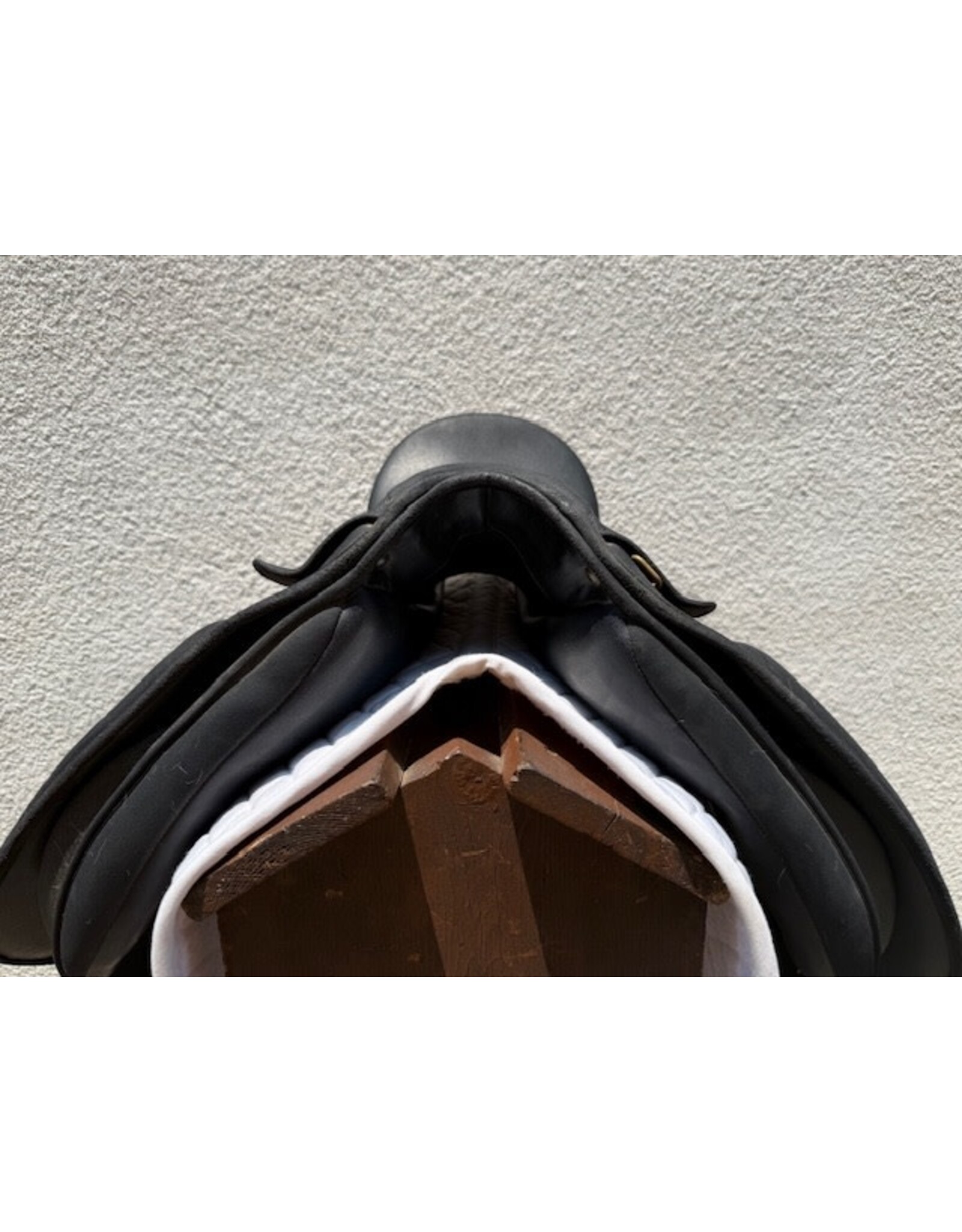 Wintec Isabelle Dressage Saddle XCH 17"