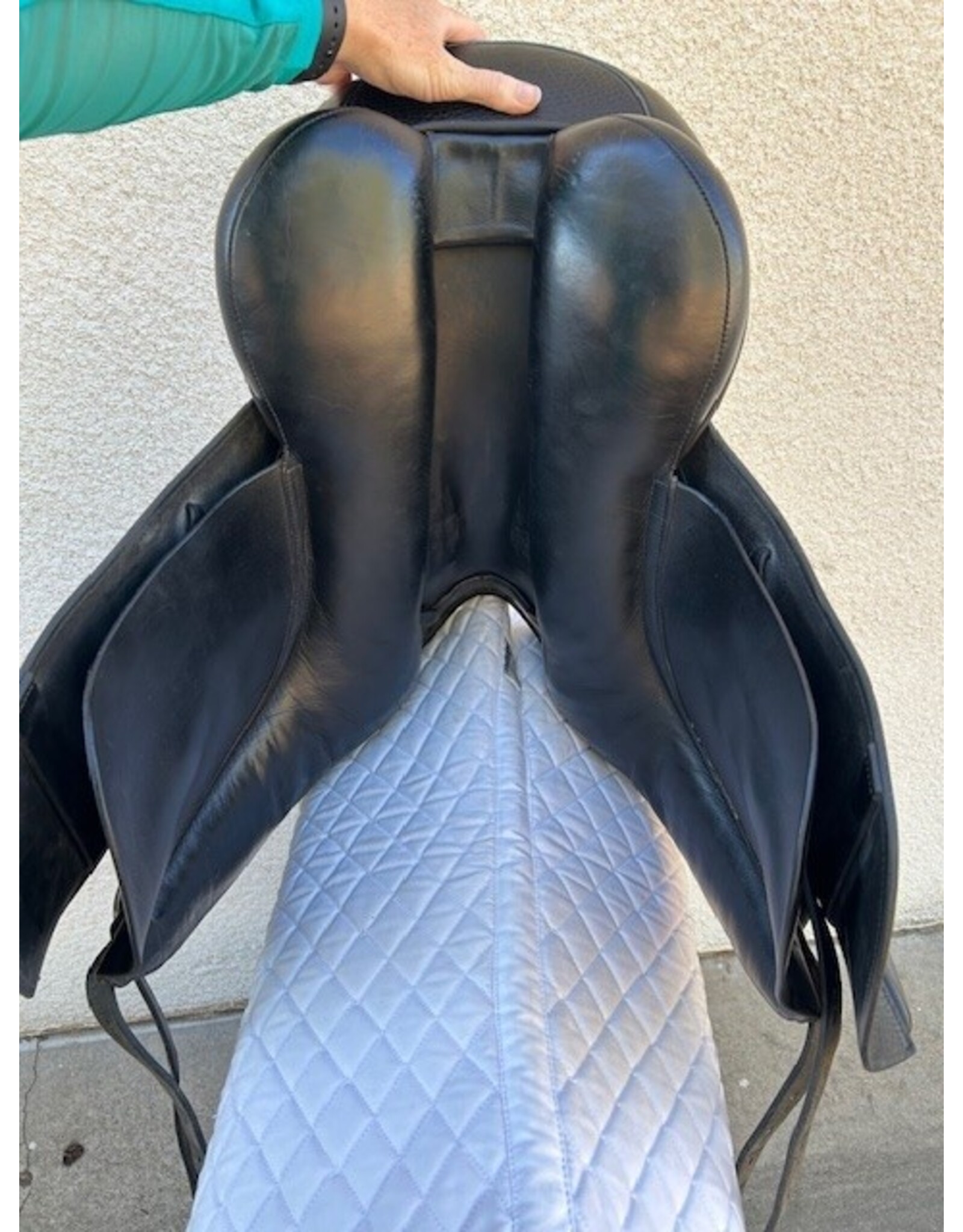 Täkt Dressage Saddle TSD-17 17" Medium Wide Tree