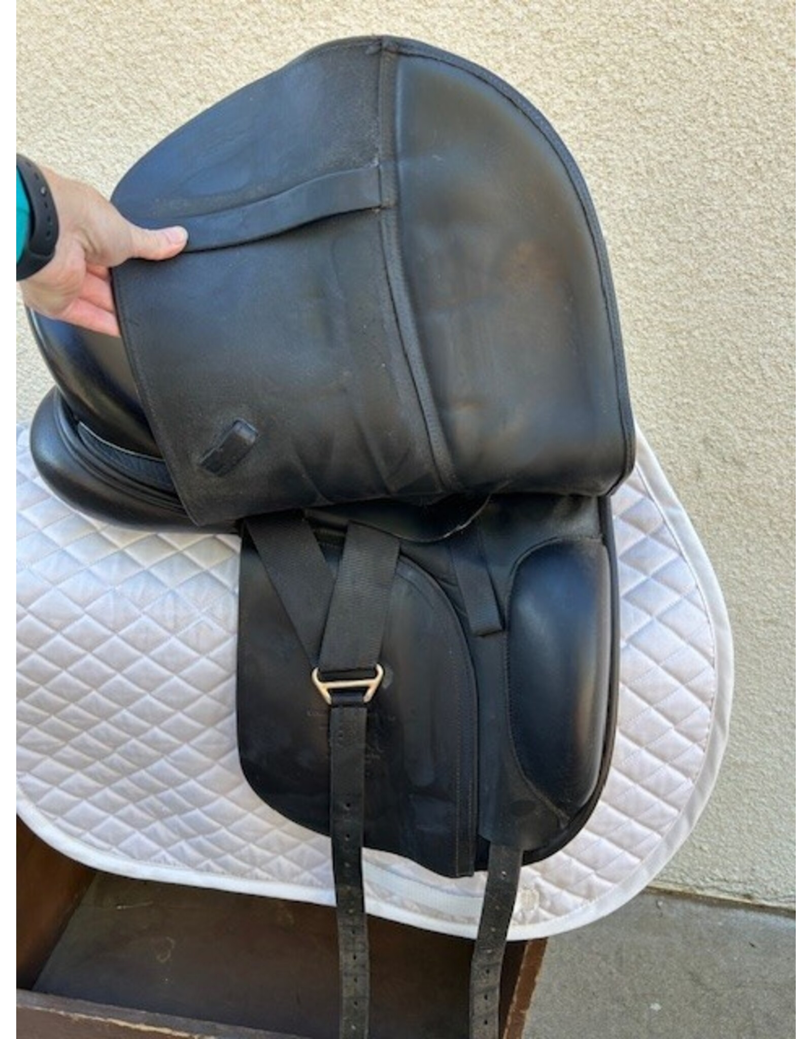 Täkt Dressage Saddle TSD-17 17" Medium Wide Tree