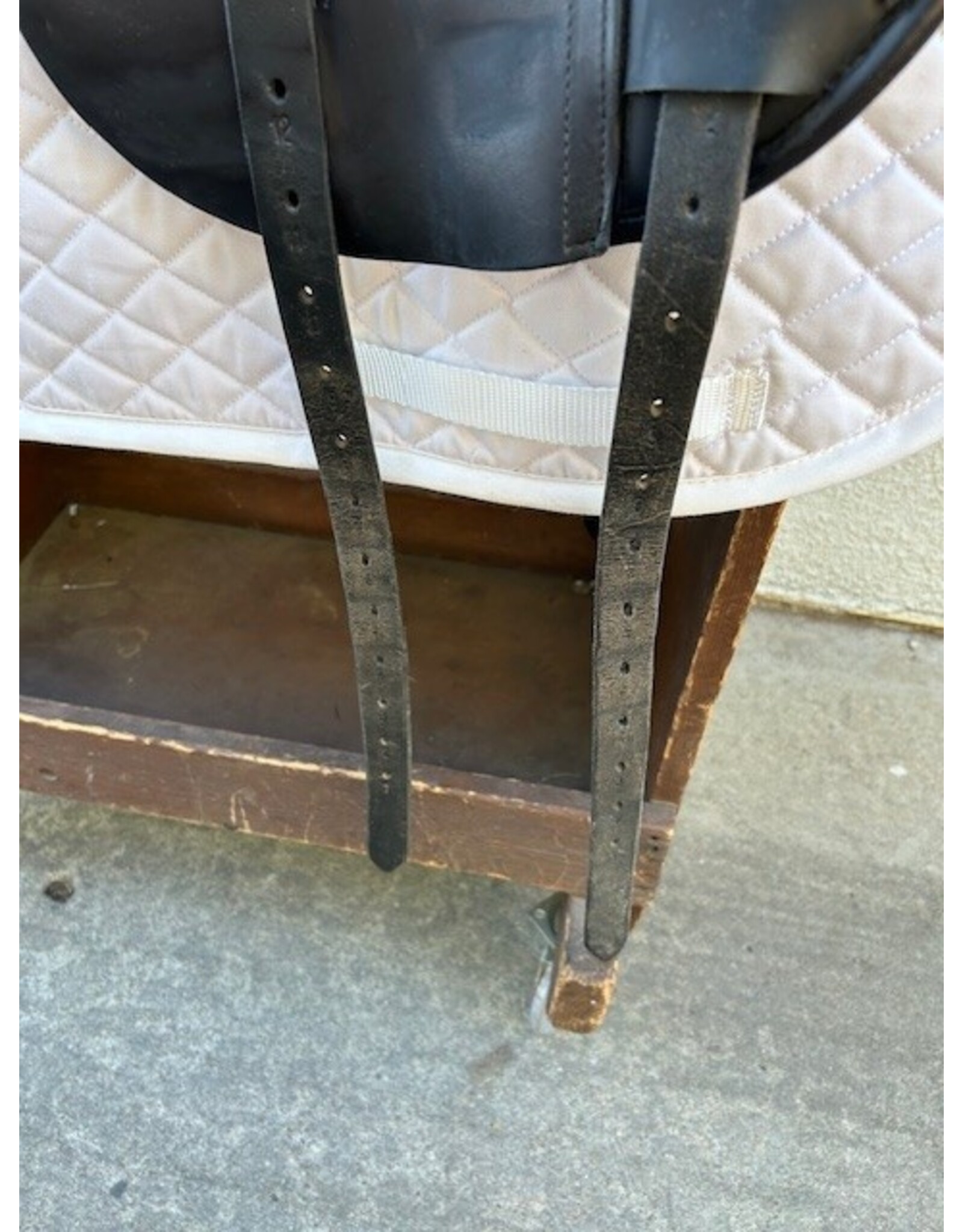 Täkt Dressage Saddle TSD-17 17" Medium Wide Tree