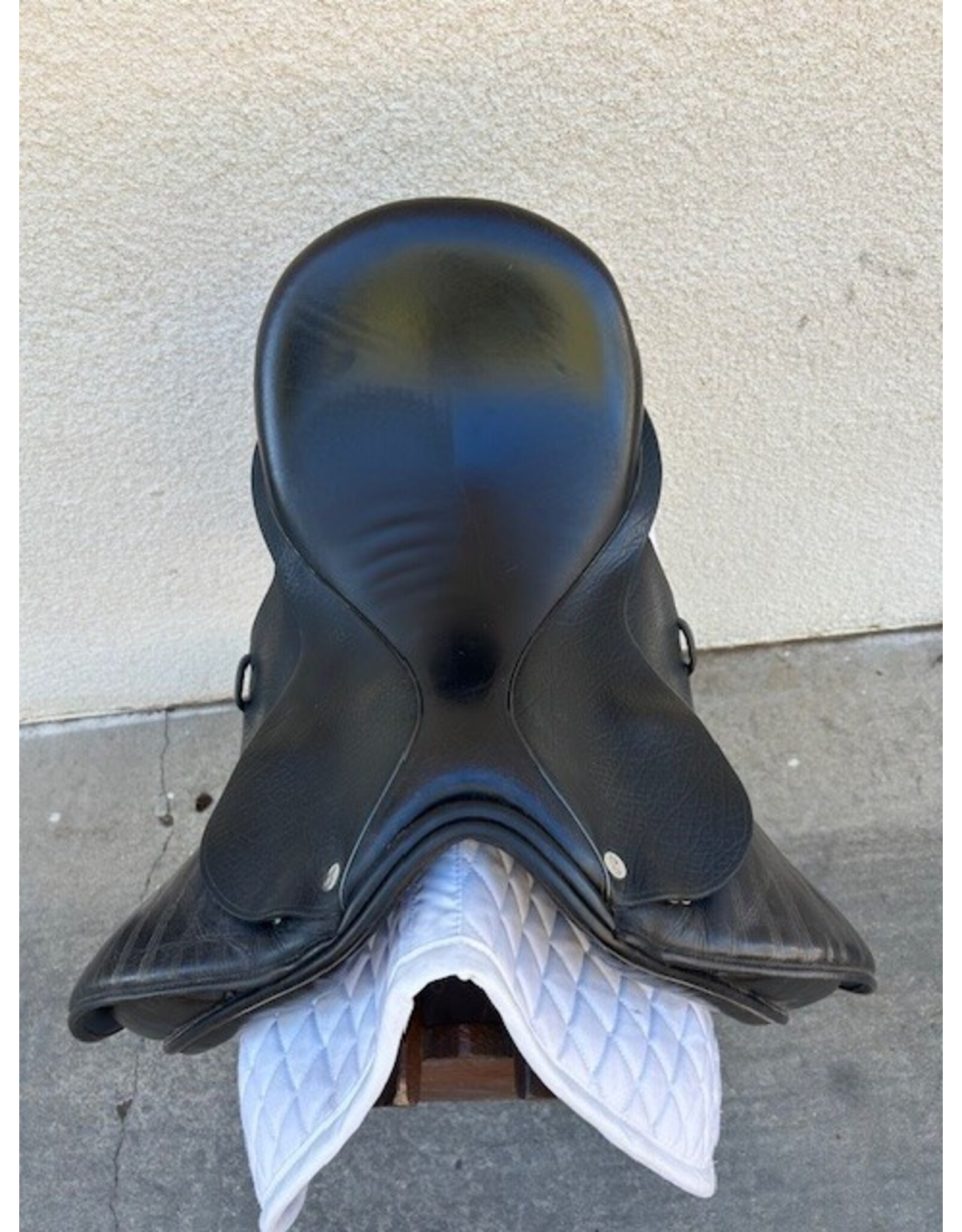 Täkt Dressage Saddle TSD-17 17" Medium Wide Tree