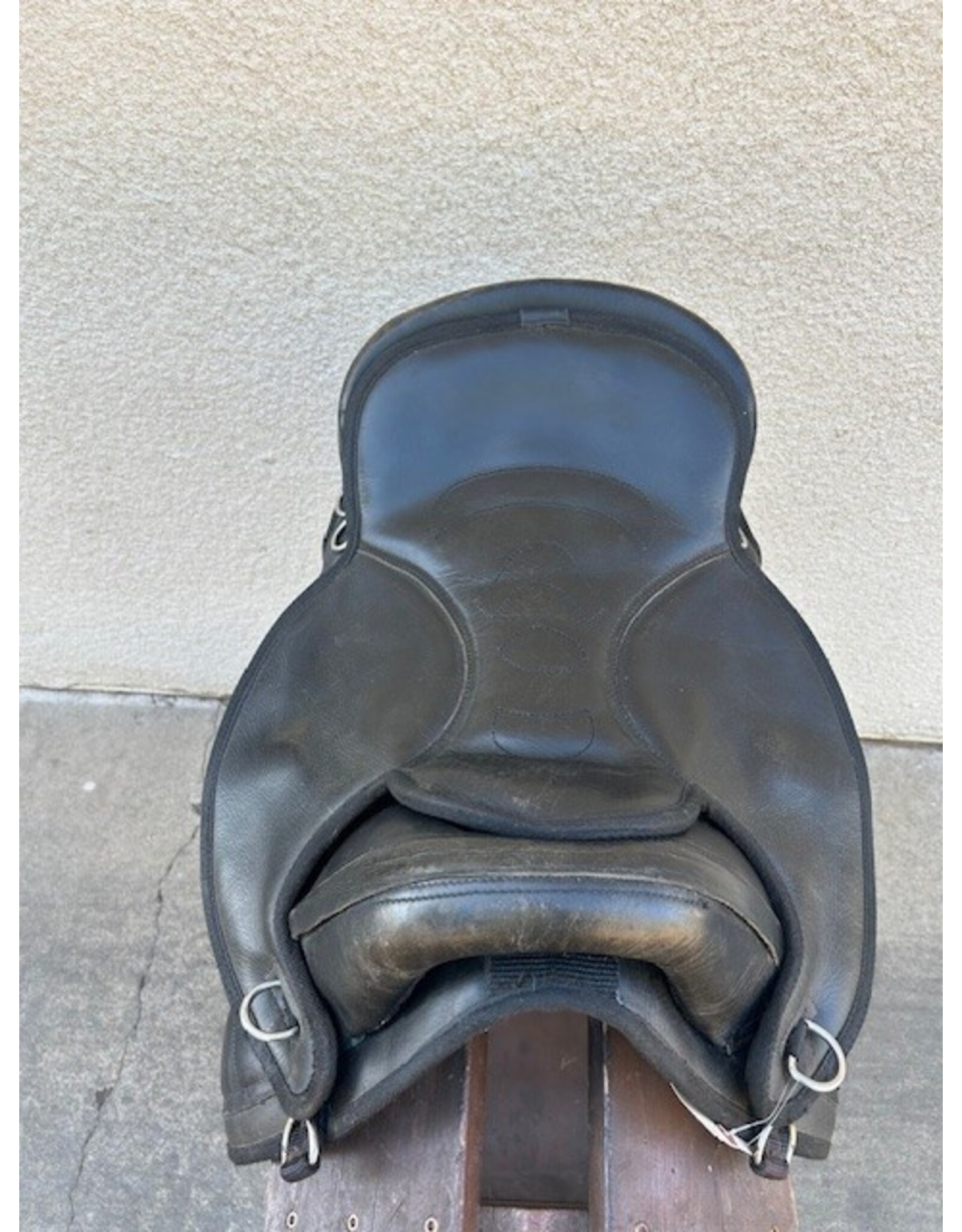 Black Forest Treeless Endurance Saddle Size 2 (Western 16") Black