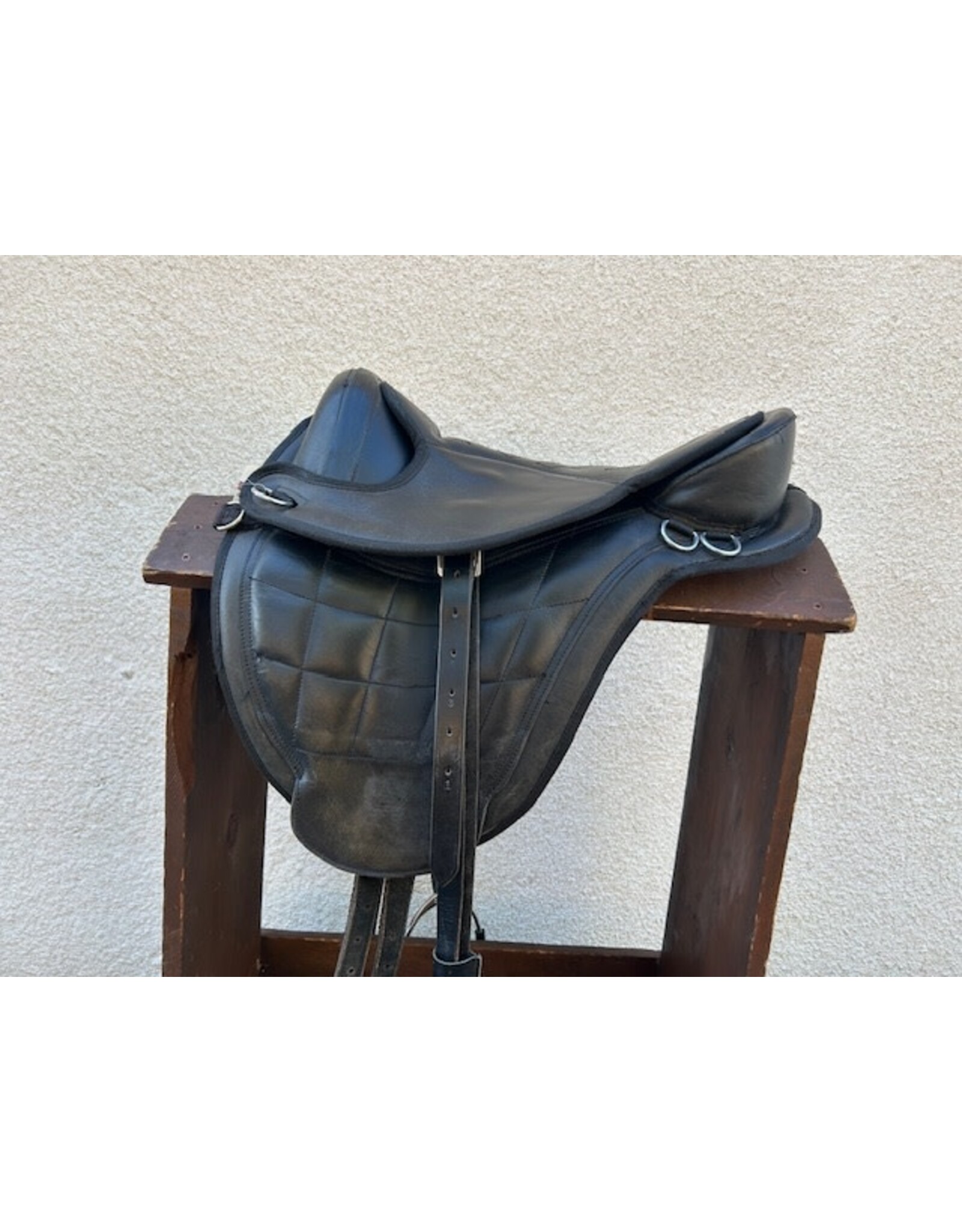 Black Forest Treeless Endurance Saddle Size 2 (Western 16") Black