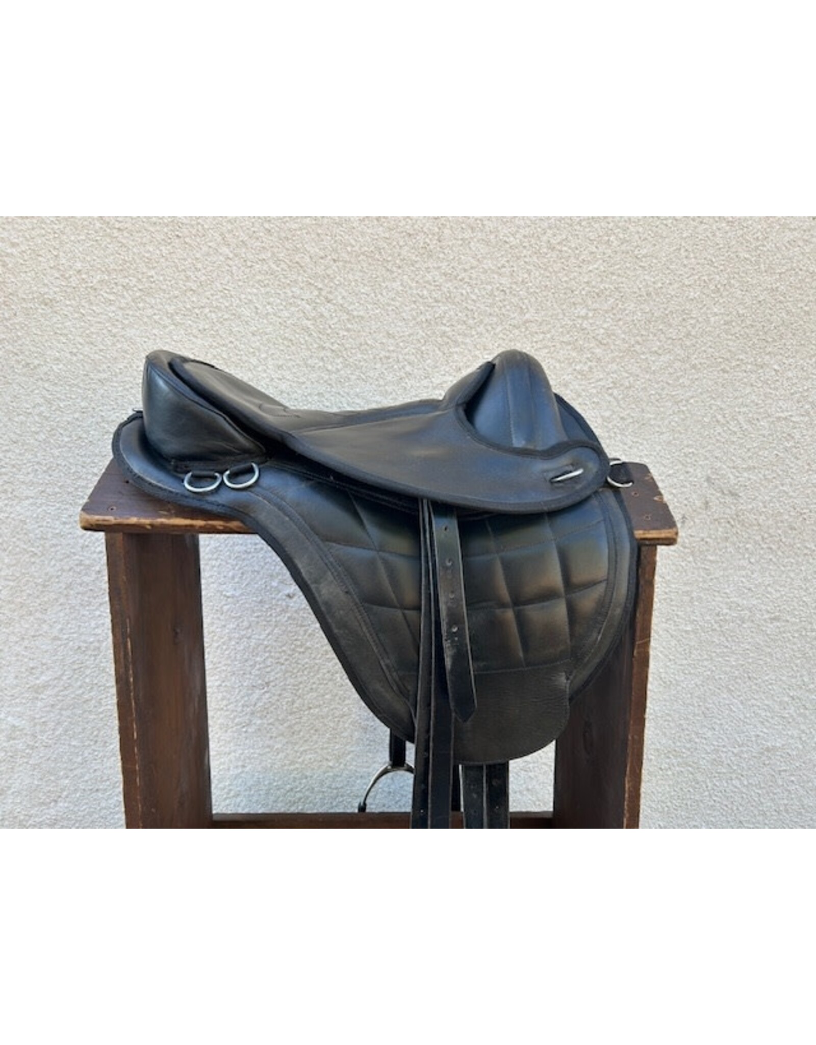 Black Forest Treeless Endurance Saddle Size 2 (Western 16") Black