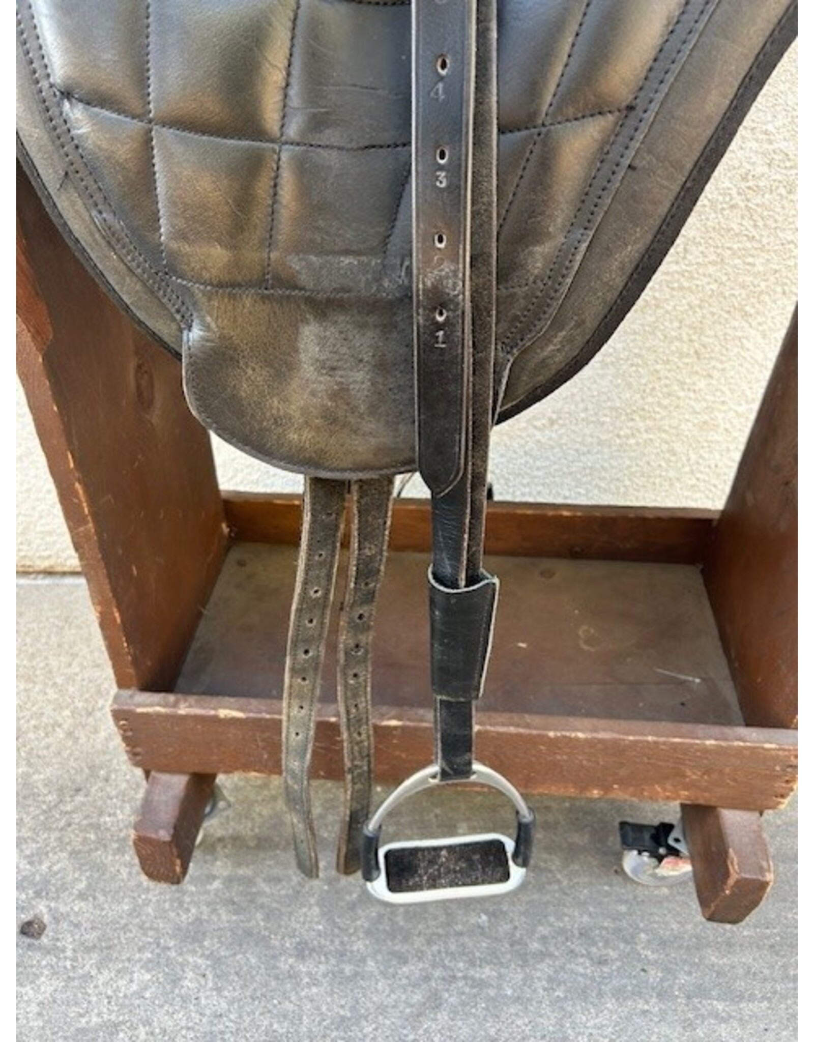 Black Forest Treeless Endurance Saddle Size 2 (Western 16") Black