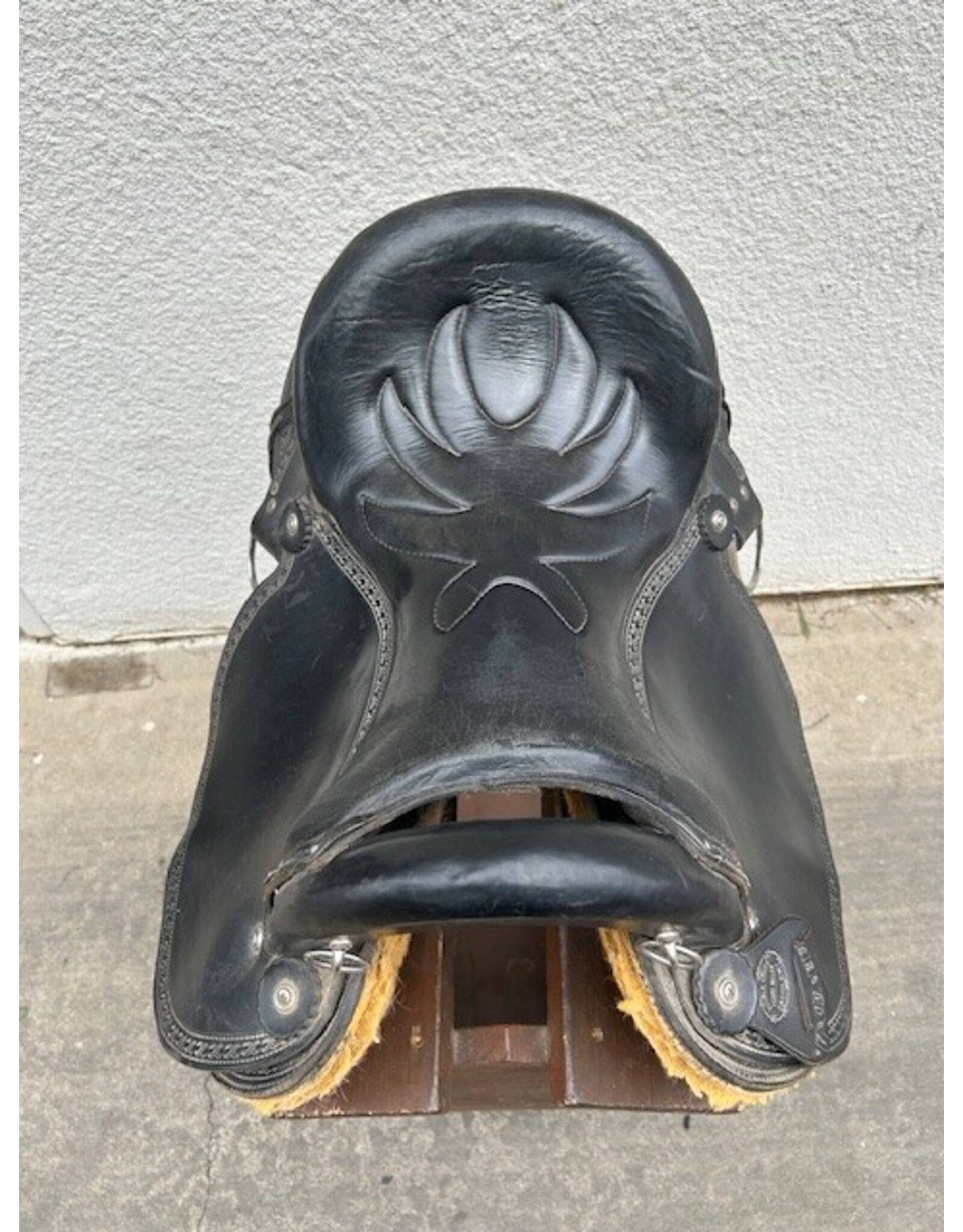 Double Creek Saddlery/ Henry Miller Endurance 17" Seat, SQHB
