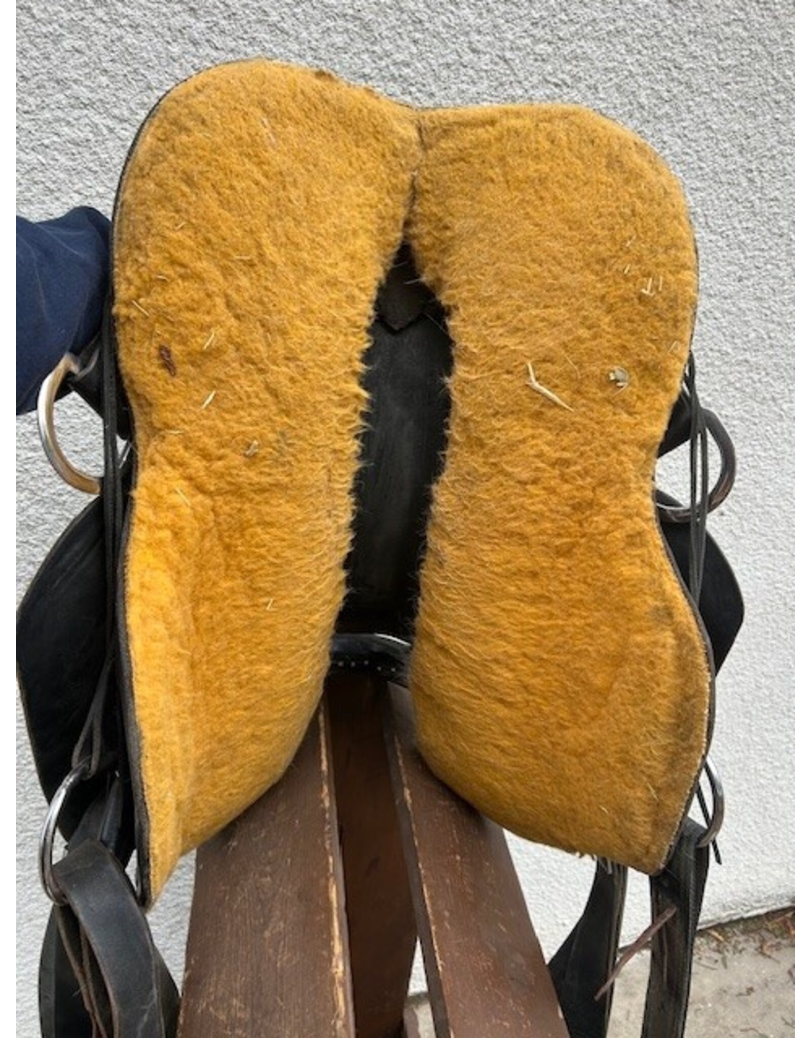 Double Creek Saddlery/ Henry Miller Endurance 17" Seat, SQHB