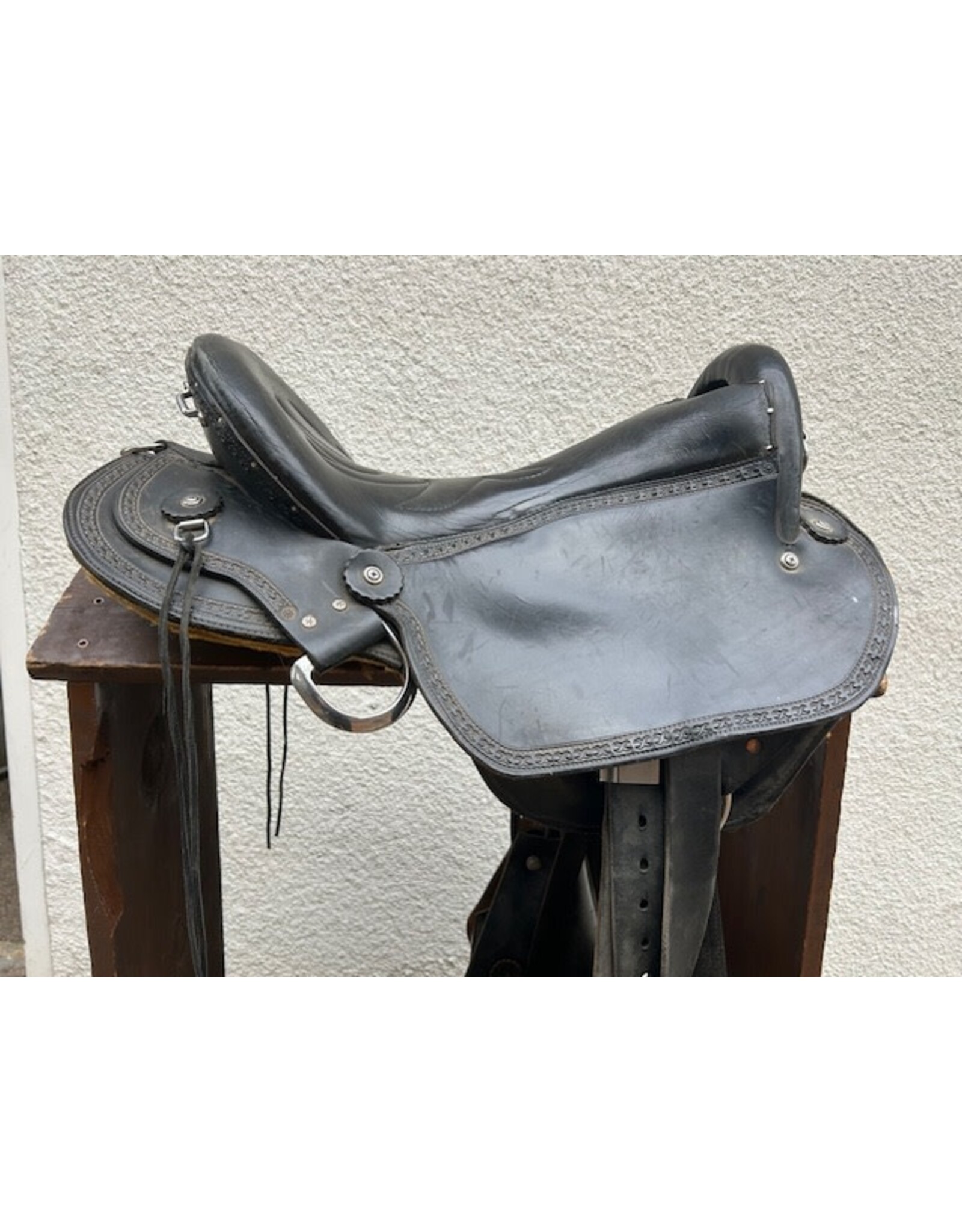 Double Creek Saddlery/ Henry Miller Endurance 17" Seat, SQHB