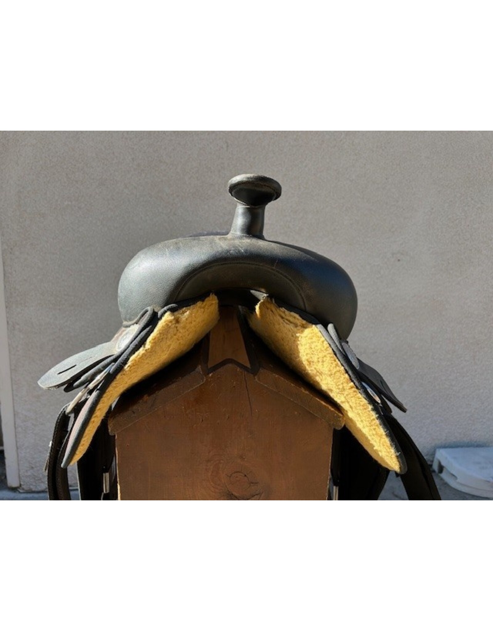 Wintec Trail Saddle Black 16" Seat  Wide Tree