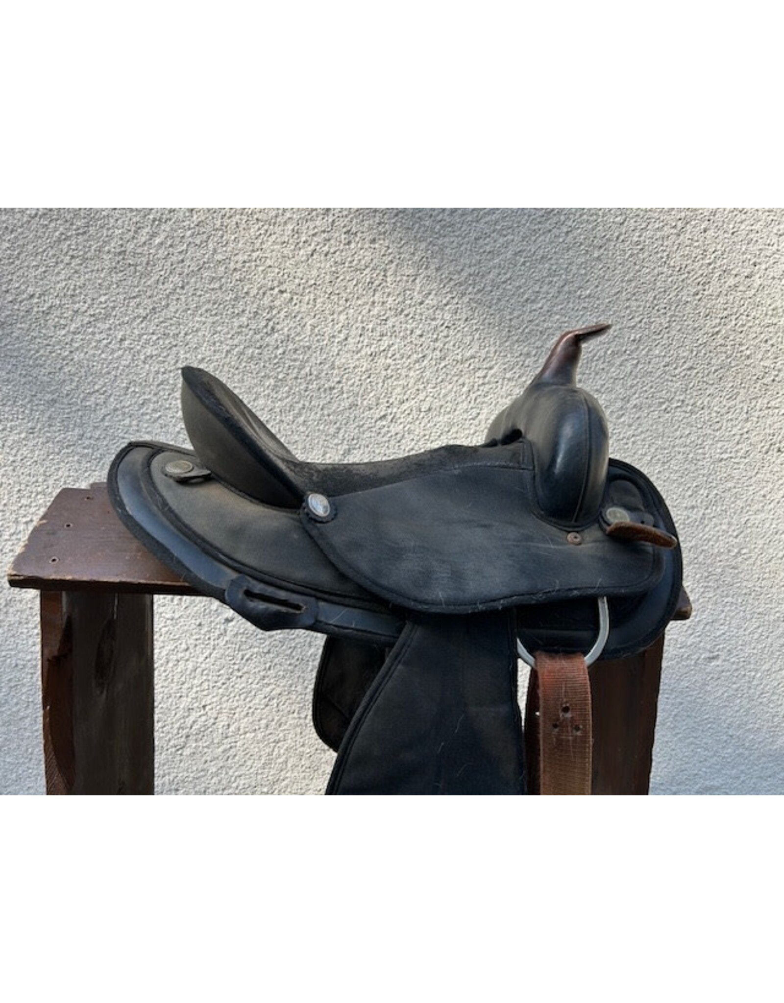 Abetta Arab (Wide) Tree Round Skirt Western Saddle 15" Seat