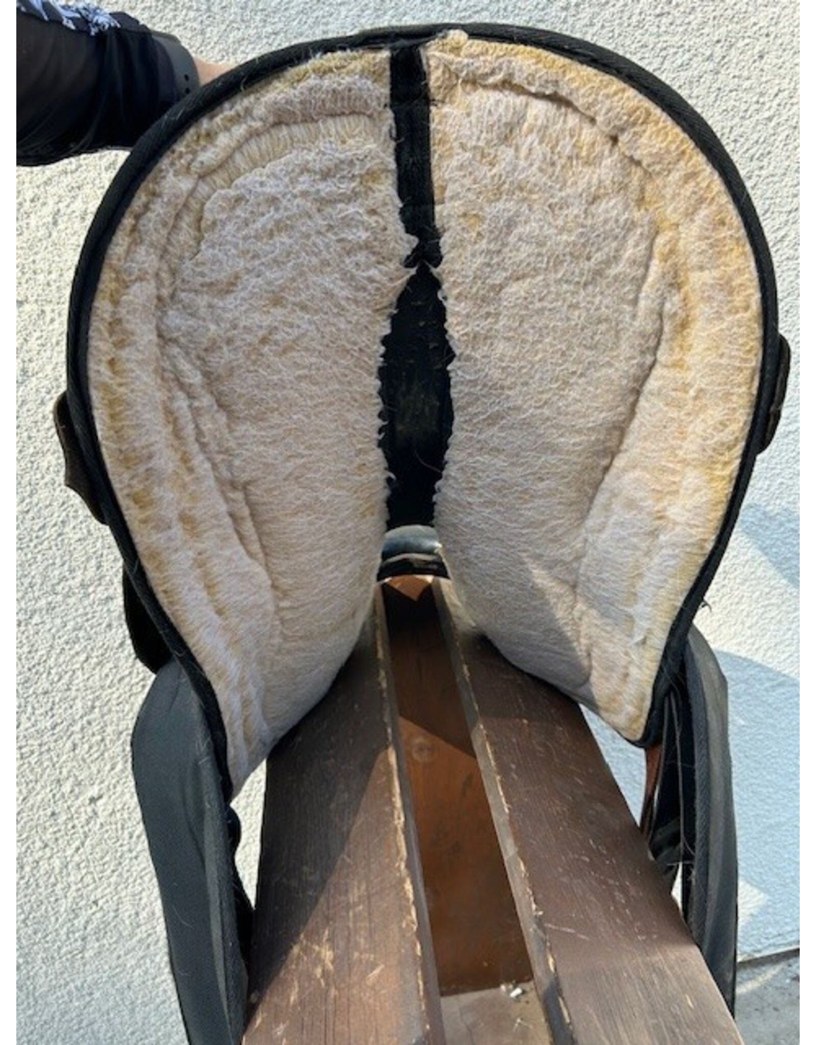 Abetta Arab (Wide) Tree Round Skirt Western Saddle 15" Seat