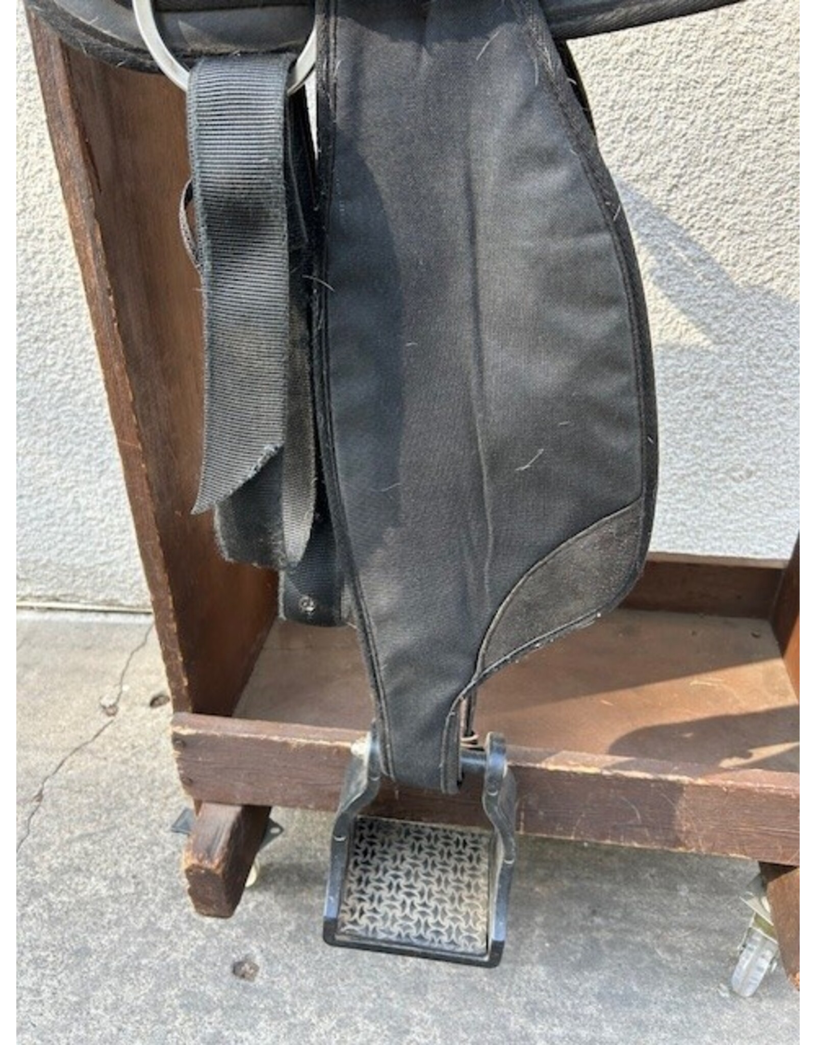 Abetta Arab (Wide) Tree Round Skirt Western Saddle 15" Seat