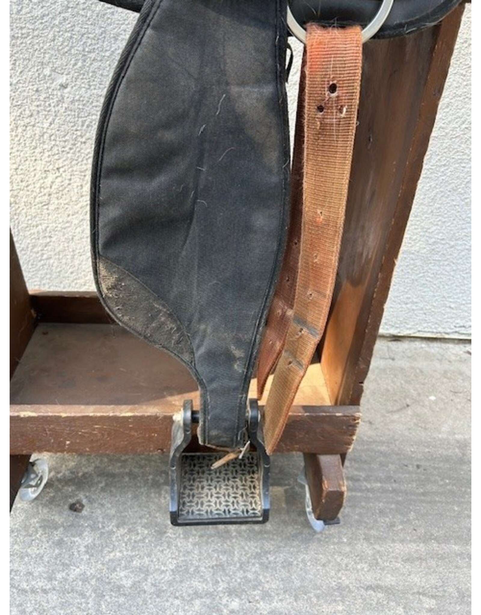 Abetta Arab (Wide) Tree Round Skirt Western Saddle 15" Seat