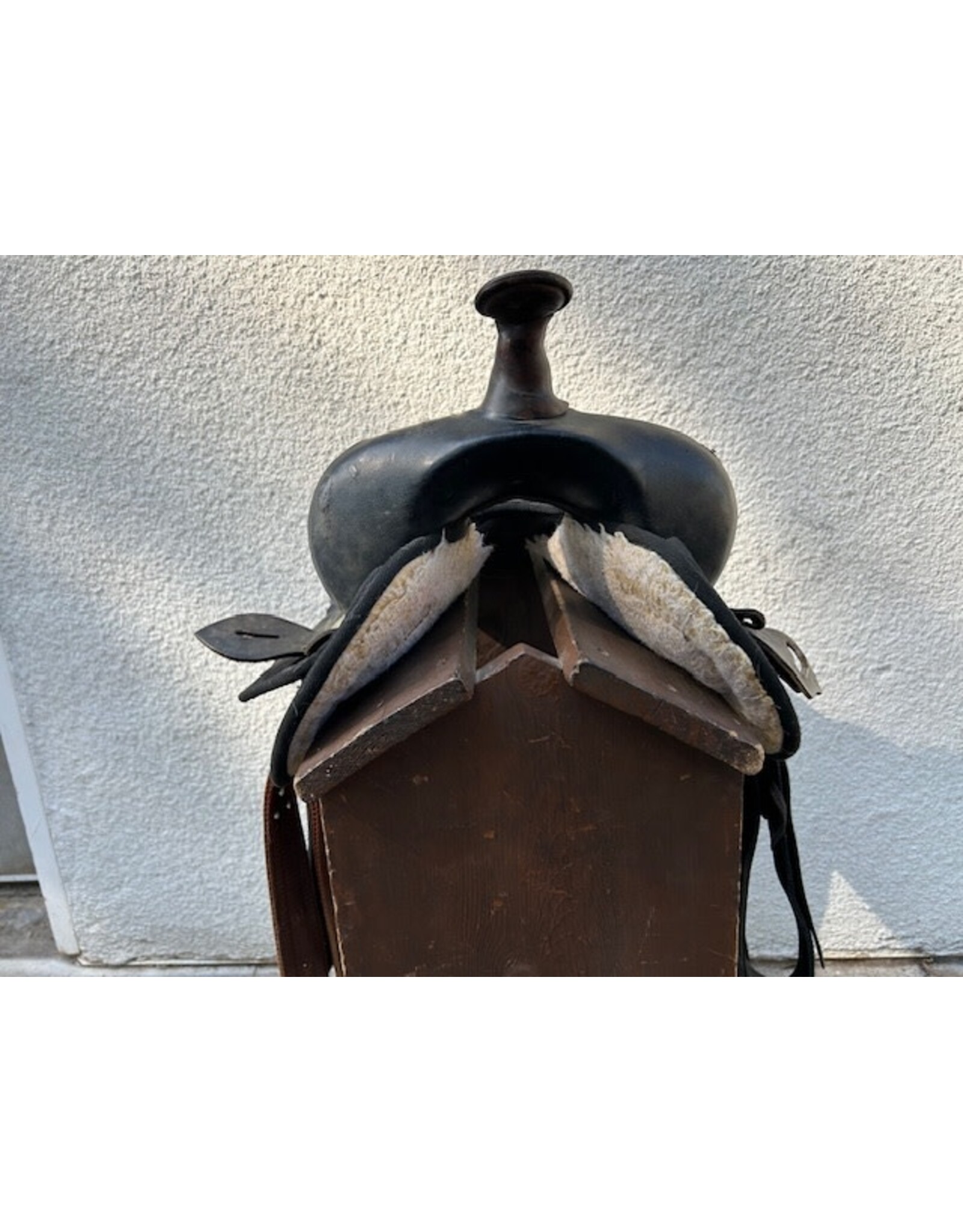 Abetta Arab (Wide) Tree Round Skirt Western Saddle 15" Seat