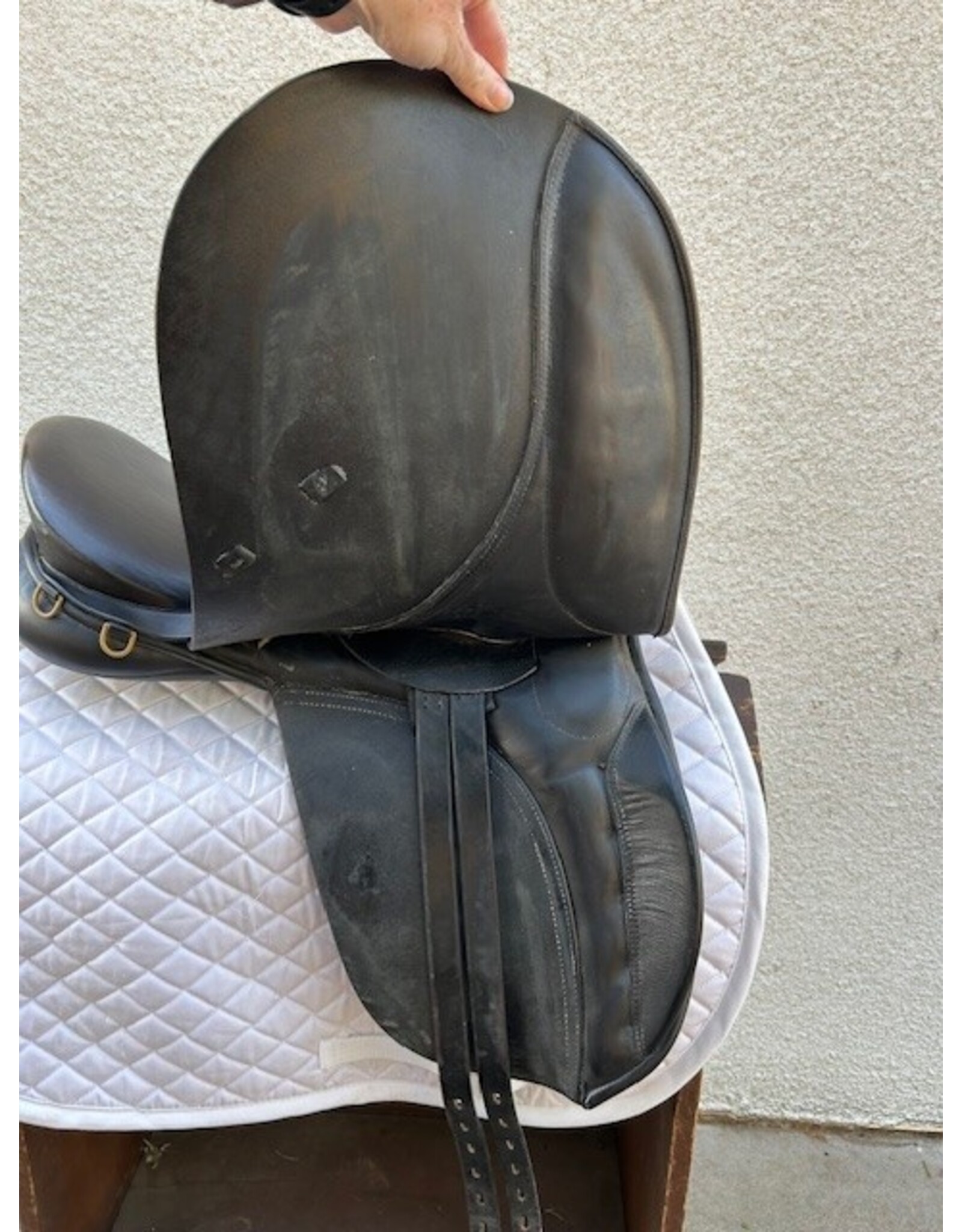 Wychanger Barton Dressage Saddle 17.5" Seat 4.5" Gullet