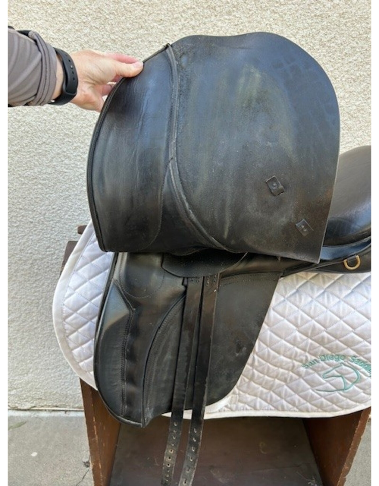 Wychanger Barton Dressage Saddle 17.5" Seat 4.5" Gullet