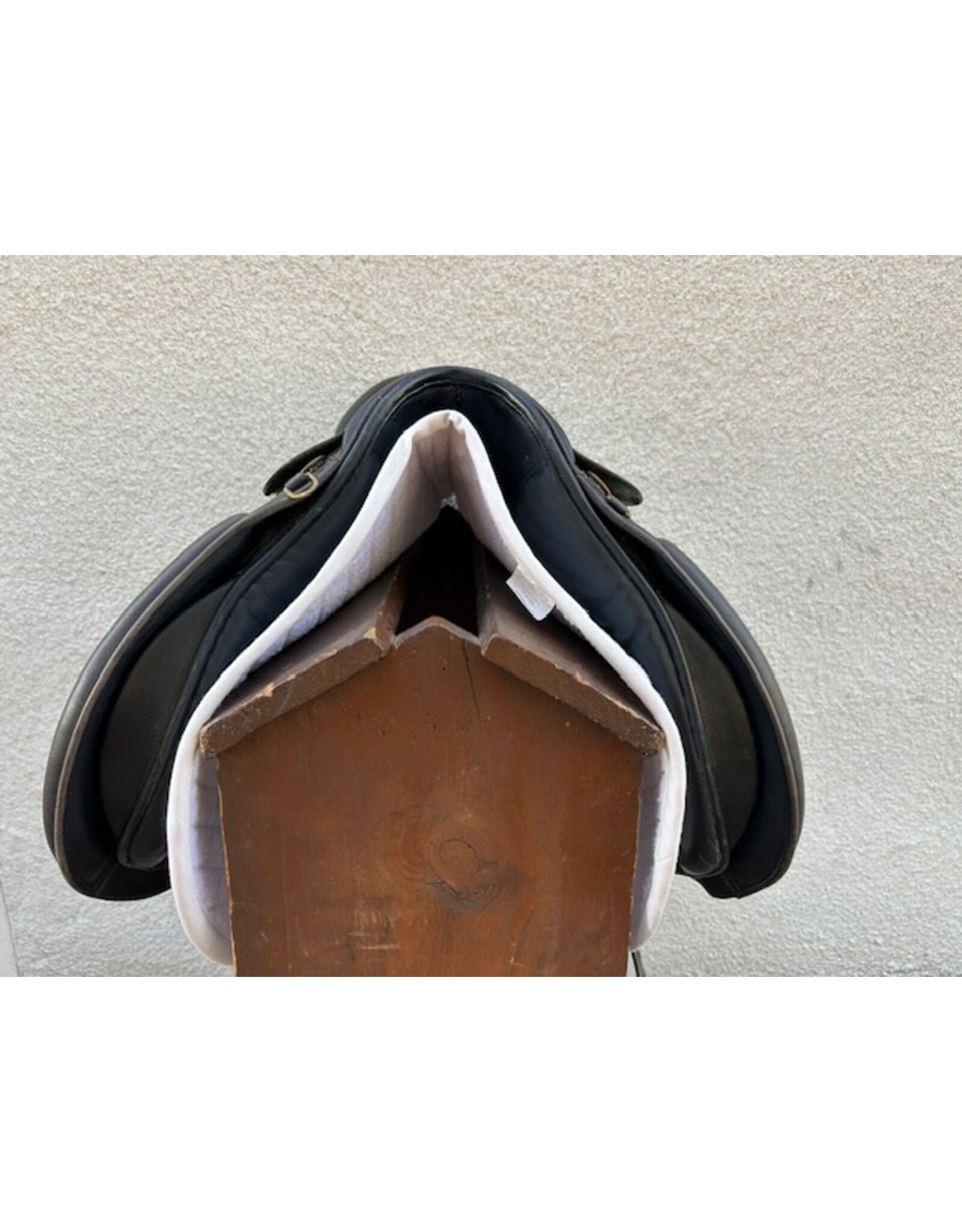 Wychanger Barton Dressage Saddle 17.5" Seat 4.5" Gullet