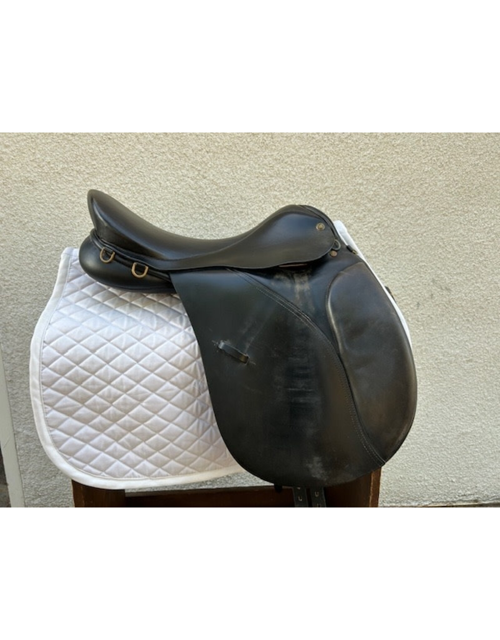 Wychanger Barton Dressage Saddle 17.5" Seat 4.5" Gullet