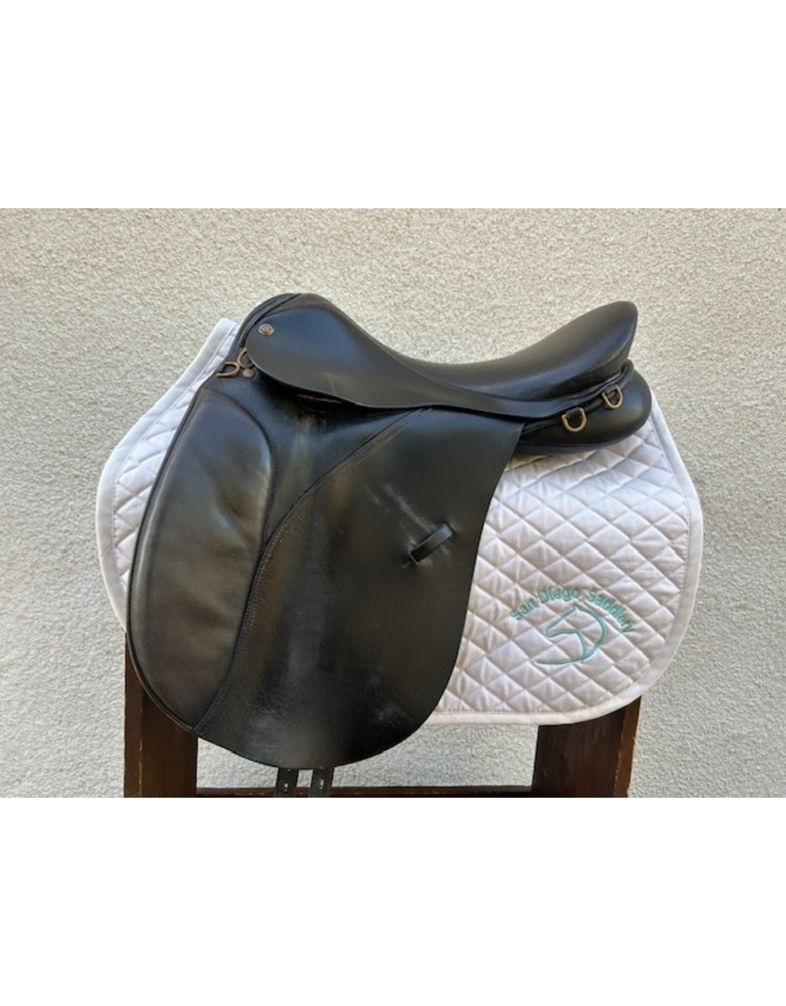 Wychanger Barton Dressage Saddle 17.5" Seat 4.5" Gullet